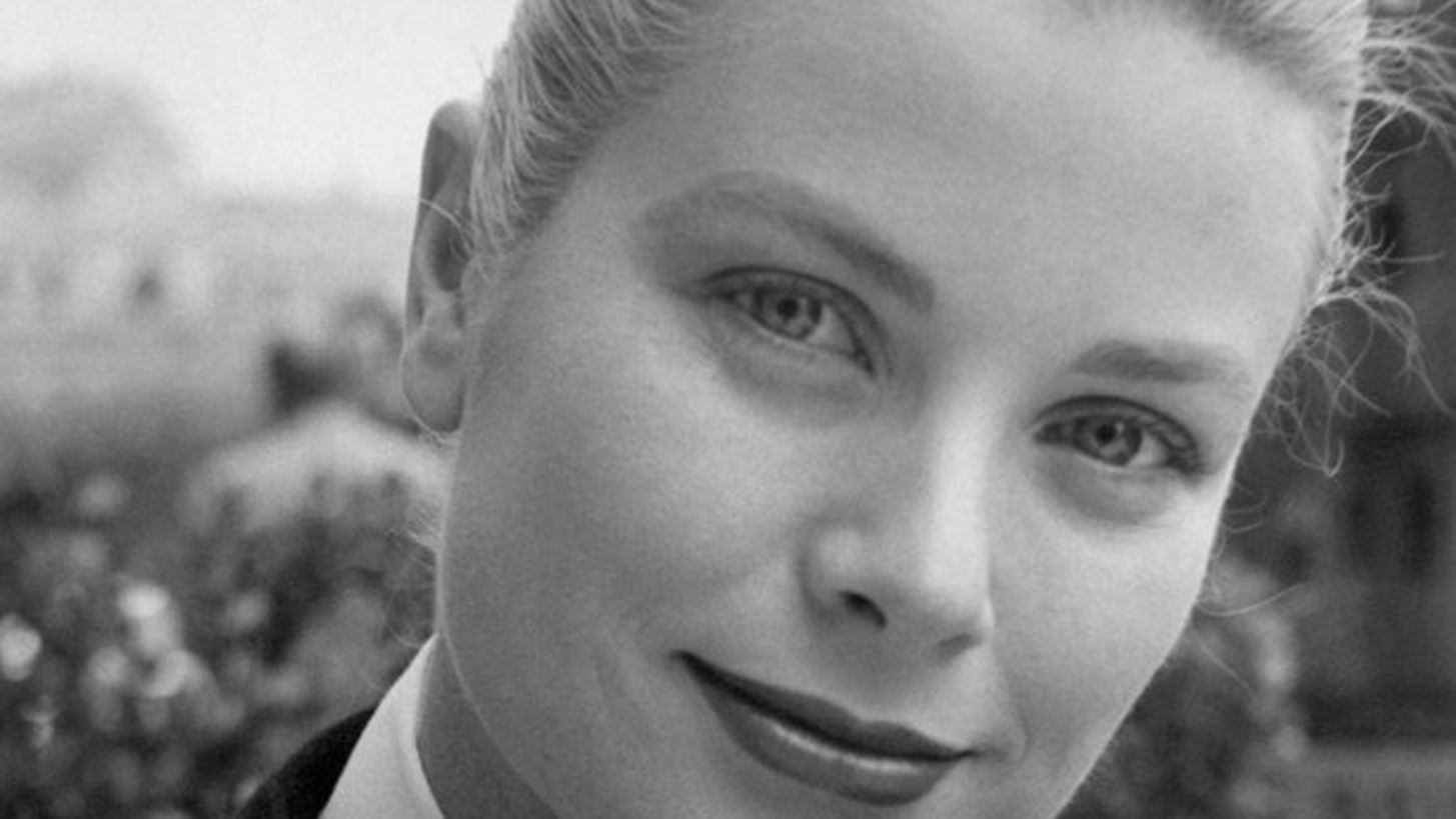 Grace Kelly: &#x397; 19&#x3C7;&#x3C1;&#x3BF;&#x3BD;&#x3B7; &#x3B5;&#x3B3;&#x3B3;&#x3BF;&#x3BD;&#x3AE; &#x3C4;&#x3B7;&#x3C2; &#x3C4;&#x3AE;&#x3C2; &#x3BC;&#x3BF;&#x3B9;&#x3AC;&#x3B6;&#x3B5;&#x3B9; &#x3C0;&#x3BF;&#x3BB;&#x3CD;!