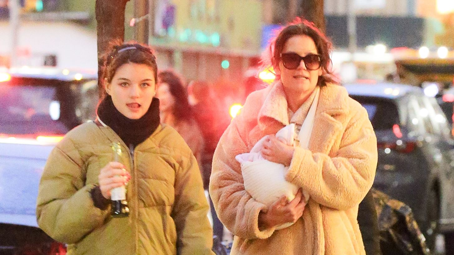 &#x397; &#x3C3;&#x3C0;&#x3AC;&#x3BD;&#x3B9;&#x3B1; &#x3B1;&#x3BD;&#x3B1;&#x3C6;&#x3BF;&#x3C1;&#x3AC; &#x3C4;&#x3B7;&#x3C2; Katie Holmes &#x3C3;&#x3C4;&#x3B7; 16&#x3C7;&#x3C1;&#x3BF;&#x3BD;&#x3B7; &#x3BA;&#x3CC;&#x3C1;&#x3B7; &#x3C4;&#x3B7;&#x3C2;, Suri Cruise