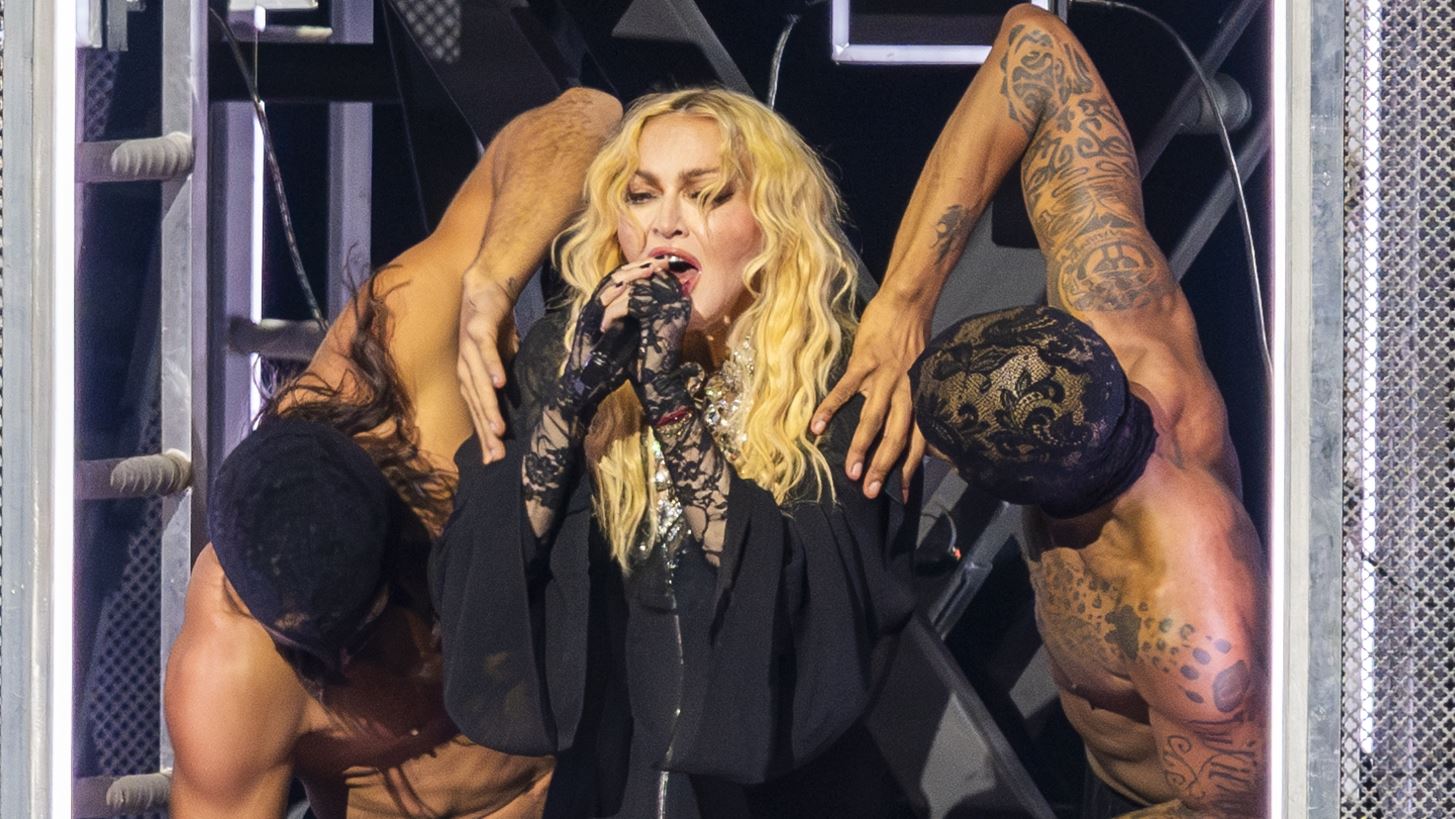 Madonna: &quot;&#x389;&#x3BC;&#x3BF;&#x3C5;&#x3BD; &#x3C3;&#x3B5; &#x3C4;&#x3B5;&#x3C7;&#x3BD;&#x3B7;&#x3C4;&#x3CC; &#x3BA;&#x3CE;&#x3BC;&#x3B1; &#x3B3;&#x3B9;&#x3B1; 48 &#x3CE;&#x3C1;&#x3B5;&#x3C2;&quot;