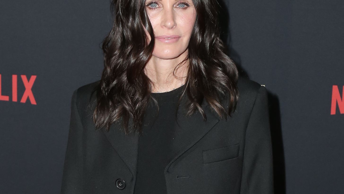 Courteney Cox | &#x397; &#x3B5;&#x3BE;&#x3BF;&#x3BC;&#x3BF;&#x3BB;&#x3CC;&#x3B3;&#x3B7;&#x3C3;&#x3B7; &#x3B3;&#x3B9;&#x3B1; &#x3C4;&#x3B9;&#x3C2; &#x3B1;&#x3B9;&#x3C3;&#x3B8;&#x3B7;&#x3C4;&#x3B9;&#x3BA;&#x3AD;&#x3C2; &#x3B5;&#x3C0;&#x3B5;&#x3BC;&#x3B2;&#x3AC;&#x3C3;&#x3B5;&#x3B9;&#x3C2; &#x3C0;&#x3BF;&#x3C5; &#x3C4;&#x3B7;&#x3BD; &#x3C0;&#x3B1;&#x3C1;&#x3B1;&#x3BC;&#x3CC;&#x3C1;&#x3C6;&#x3C9;&#x3C3;&#x3B1;&#x3BD;