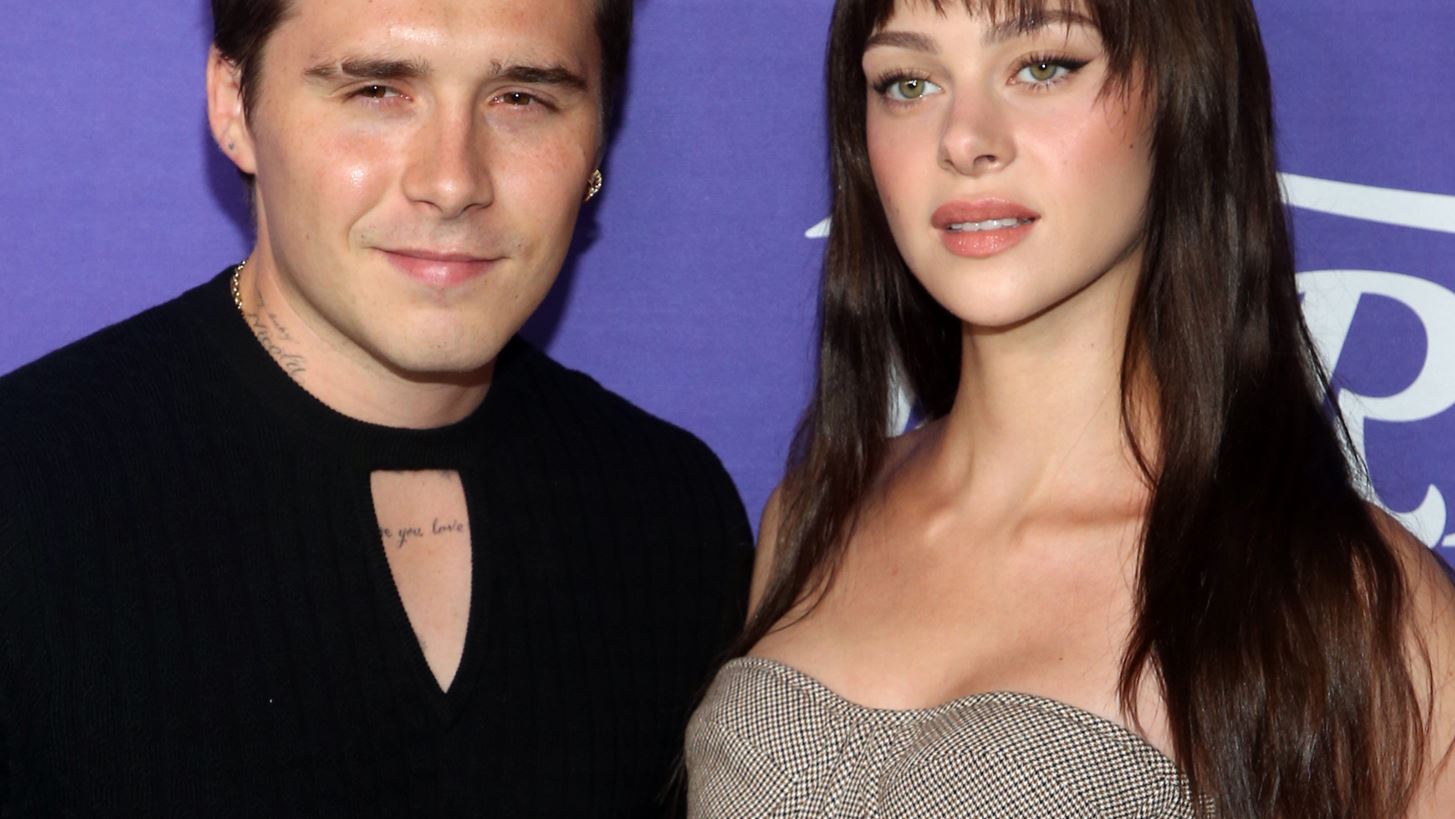 Brooklyn Beckham | &#x3A4;&#x3BF; &#x3BD;&#x3AD;&#x3BF; &#x3C4;&#x3B1;&#x3C4;&#x3BF;&#x3C5;&#x3AC;&#x3B6; &#x3C0;&#x3BF;&#x3C5; &#x3AD;&#x3BA;&#x3B1;&#x3BD;&#x3B5; &#x3B3;&#x3B9;&#x3B1; &#x3C4;&#x3B7; Nicola Peltz &#x3BC;&#x3B5;&#x3C4;&#x3AC; &#x3C4;&#x3B9;&#x3C2; &#x3C6;&#x3AE;&#x3BC;&#x3B5;&#x3C2; &#x3C0;&#x3B5;&#x3C1;&#x3AF; &#x3BA;&#x3CC;&#x3BD;&#x3C4;&#x3C1;&#x3B1;&#x3C2; &#x3C4;&#x3B7;&#x3C2; &#x3BC;&#x3B5; &#x3C4;&#x3B7;&#x3BD; Victoria Beckham