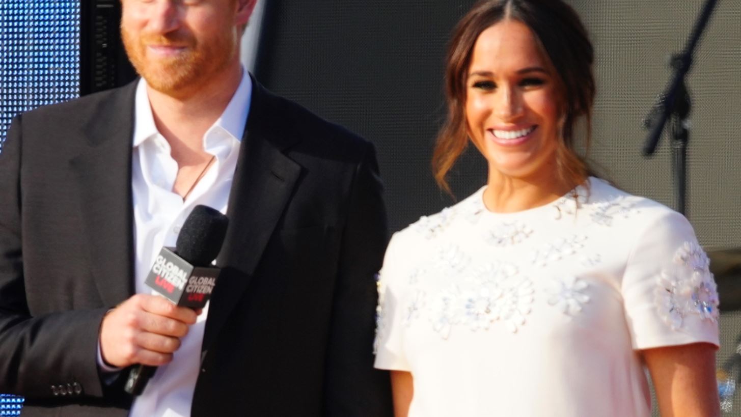 H Meghan Markle &#x3C3;&#x3BA;&#x3AD;&#x3C6;&#x3C4;&#x3B5;&#x3C4;&#x3B1;&#x3B9; &#x3BD;&#x3B1; &#x3B1;&#x3BA;&#x3BF;&#x3BB;&#x3BF;&#x3C5;&#x3B8;&#x3AE;&#x3C3;&#x3B5;&#x3B9; &#x3C0;&#x3BF;&#x3BB;&#x3B9;&#x3C4;&#x3B9;&#x3BA;&#x3AE; &#x3BA;&#x3B1;&#x3C1;&#x3B9;&#x3AD;&#x3C1;&#x3B1;; | &#x39F; &#x3C1;&#x3CC;&#x3BB;&#x3BF;&#x3C2; &#x3C0;&#x3BF;&#x3C5; &#x3CC;&#x3BB;&#x3BF;&#x3B9; &#x3C0;&#x3B9;&#x3C3;&#x3C4;&#x3B5;&#x3CD;&#x3BF;&#x3C5;&#x3BD; &#x3CC;&#x3C4;&#x3B9; &#x3B8;&#x3AD;&#x3BB;&#x3B5;&#x3B9; &#x3BD;&#x3B1; &#x3B1;&#x3BD;&#x3B1;&#x3BB;&#x3AC;&#x3B2;&#x3B5;&#x3B9;