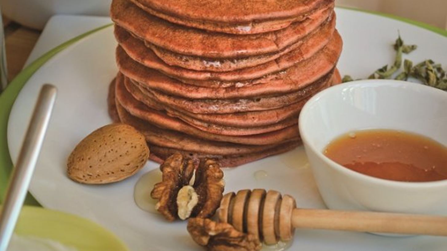 Τηγανίτες ολικής άλεσης με παντζάρι – το τέλειο πρωινό και για τα παιδιά!