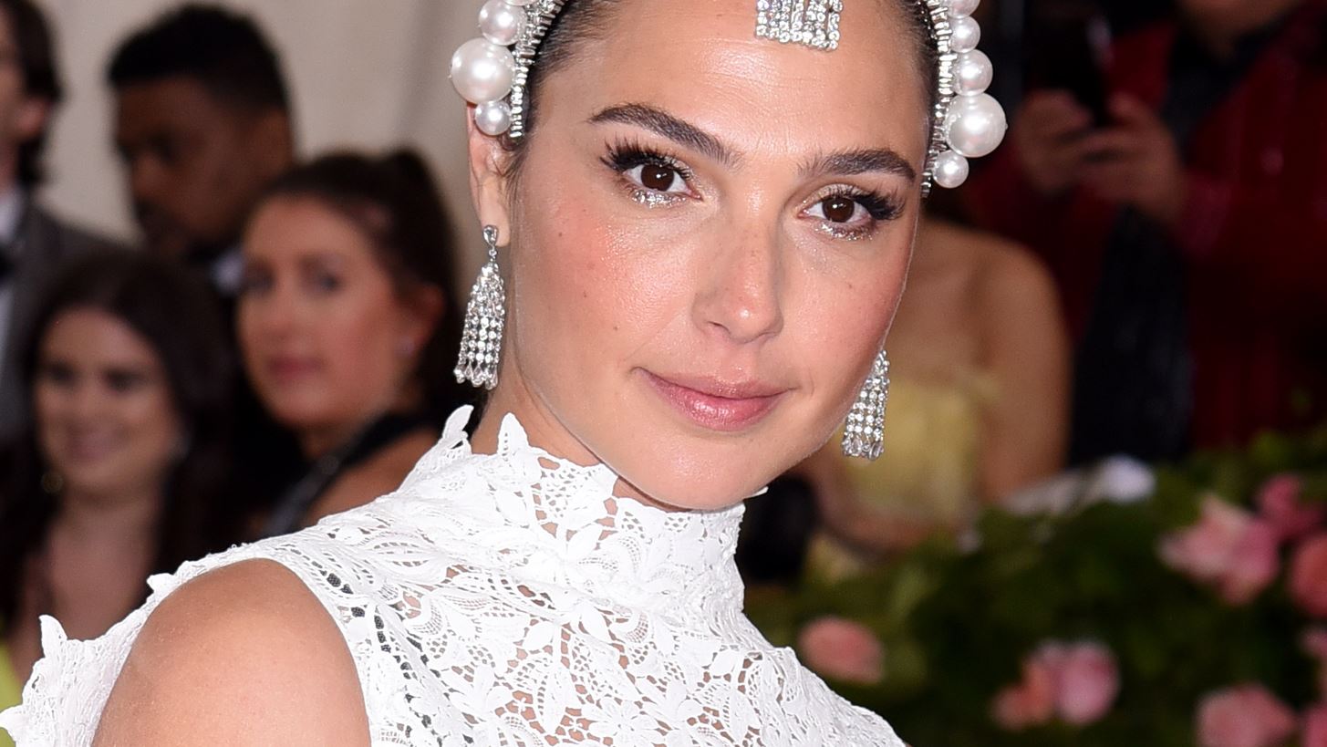 &#x397; Gal Gadot &#x3BA;&#x3B1;&#x3B9; &#x3BF;&#x3B9; &#x3B4;&#x3B9;&#x3AC;&#x3C3;&#x3B7;&#x3BC;&#x3BF;&#x3B9; &#x3C6;&#x3AF;&#x3BB;&#x3BF;&#x3B9; &#x3C4;&#x3B7;&#x3C2; &#x3C4;&#x3C1;&#x3B1;&#x3B3;&#x3BF;&#x3C5;&#x3B4;&#x3BF;&#x3CD;&#x3BD; &#x3C4;&#x3BF; Imagine