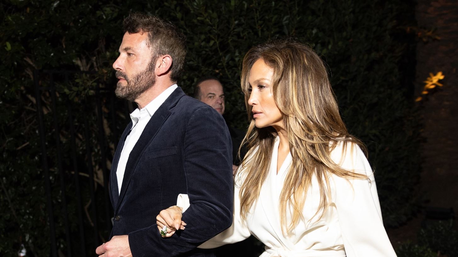 Jennifer Lopez | &#x3A4;&#x3BF; &#x3C0;&#x3C1;&#x3AC;&#x3C3;&#x3B9;&#x3BD;&#x3BF; &#x3C6;&#x3CC;&#x3C1;&#x3B5;&#x3BC;&#x3B1; &#x3C0;&#x3BF;&#x3C5; &#x3B5;&#x3C0;&#x3AD;&#x3BB;&#x3B5;&#x3BE;&#x3B5; &#x3B3;&#x3B9;&#x3B1; &#x3C4;&#x3B7; &#x3C1;&#x3BF;&#x3BC;&#x3B1;&#x3BD;&#x3C4;&#x3B9;&#x3BA;&#x3AE; &#x3C4;&#x3B7;&#x3C2; &#x3AD;&#x3BE;&#x3BF;&#x3B4;&#x3BF; &#x3BC;&#x3B5; &#x3C4;&#x3BF;&#x3BD; Ben Affleck