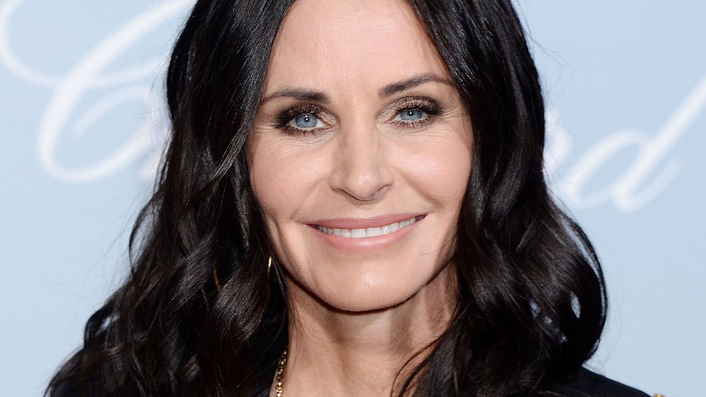 Courteney Cox | &#x39D;&#x3B9;&#x3CE;&#x3B8;&#x3B5;&#x3B9; &#x3B1;&#x3BA;&#x3CC;&#x3BC;&#x3B1; &#x3C4;&#x3B7;&#x3BD; &#x3C0;&#x3B1;&#x3C1;&#x3BF;&#x3C5;&#x3C3;&#x3AF;&#x3B1; &#x3C4;&#x3BF;&#x3C5; Matthew Perry &#x3C3;&#x3C4;&#x3B7; &#x3B6;&#x3C9;&#x3AE; &#x3C4;&#x3B7;&#x3C2;