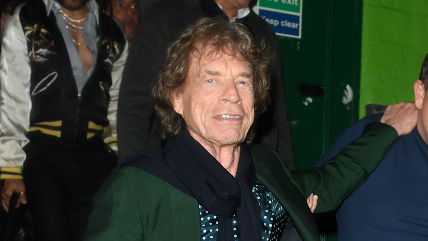 Mick Jagger | &#x39F; &#x3BA;&#x3CC;&#x3BC;&#x3B7;&#x3C2; &#x3C0;&#x3BF;&#x3C5; &#x3AE;&#x3C4;&#x3B1;&#x3BD; &#x3BA;&#x3B1;&#x3BB;&#x3B5;&#x3C3;&#x3BC;&#x3AD;&#x3BD;&#x3BF;&#x3C2; &#x3C3;&#x3C4;&#x3B1; 80&#x3B1; &#x3C4;&#x3BF;&#x3C5; &#x3B3;&#x3B5;&#x3BD;&#x3AD;&#x3B8;&#x3BB;&#x3B9;&#x3B1; &#x3BA;&#x3B1;&#x3B9; &#x3B7; &#x3C3;&#x3C7;&#x3AD;&#x3C3;&#x3B7; &#x3C4;&#x3BF;&#x3C5; &#x3BC;&#x3B5; &#x3C4;&#x3B7;&#x3BD; Kate Moss