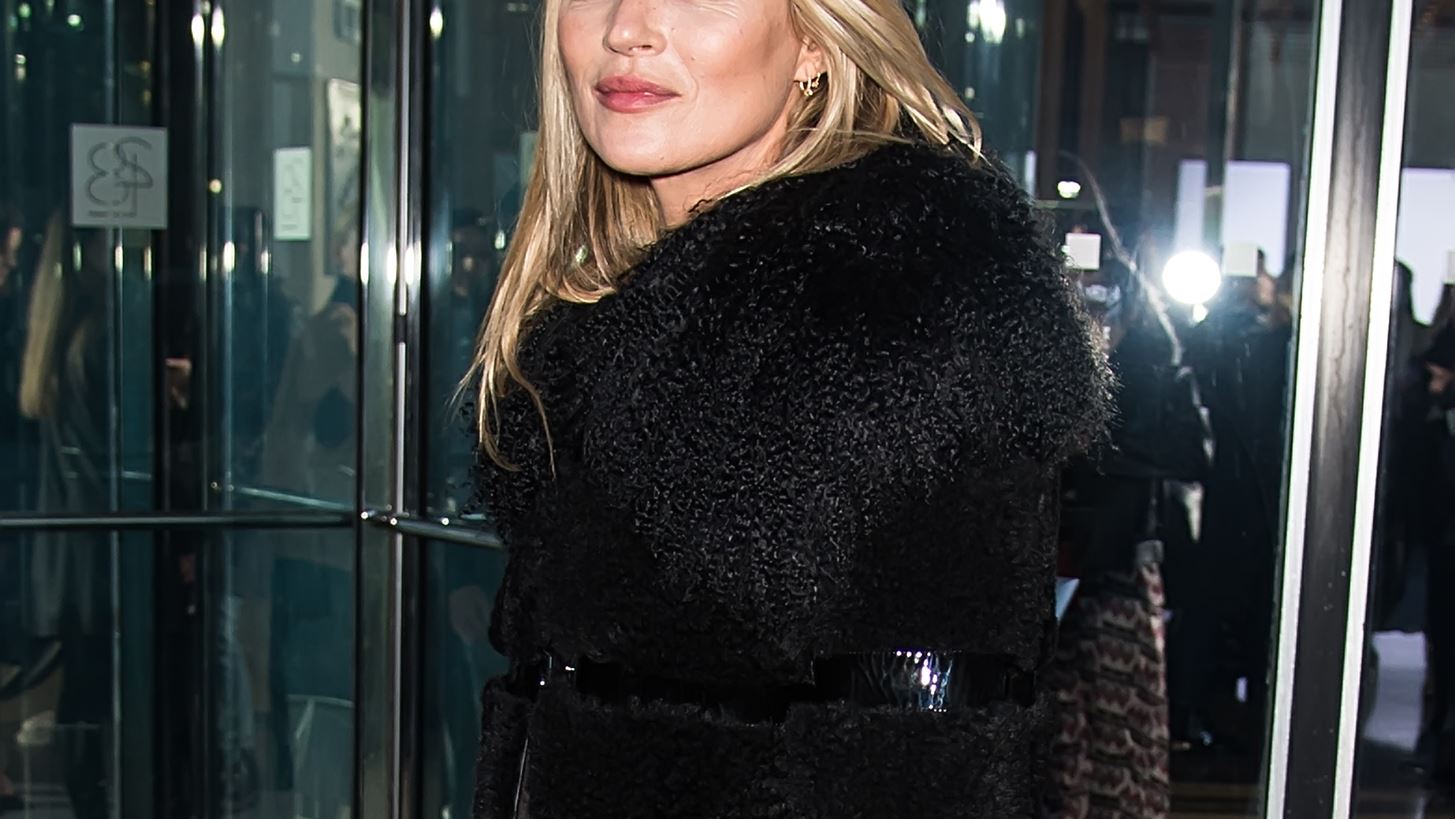 &#x397; Kate Moss &#x3B3;&#x3B9;&#x3CC;&#x3C1;&#x3C4;&#x3B1;&#x3C3;&#x3B5; &#x3C4;&#x3B1; &#x3B3;&#x3B5;&#x3BD;&#x3AD;&#x3B8;&#x3BB;&#x3B9;&#x3AC; &#x3C4;&#x3B7;&#x3C2; &#x3C3;&#x3C4;&#x3BF; &#x3A0;&#x3B1;&#x3C1;&#x3AF;&#x3C3;&#x3B9;