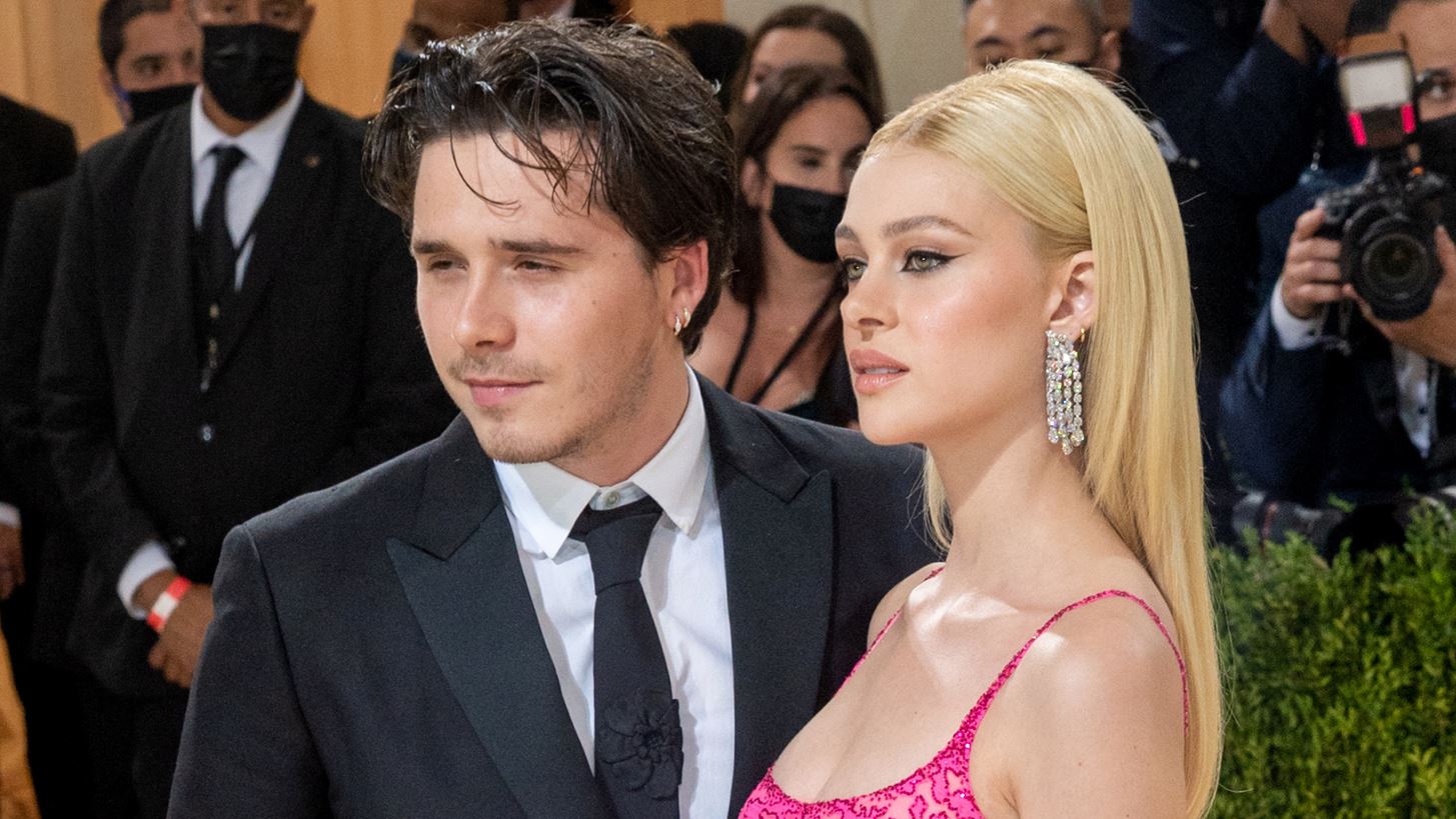 Brooklyn Beckham | &#x39F;&#x3B9; &#x3BD;&#x3C4;&#x3C1;&#x3BF;&#x3C0;&#x3B9;&#x3B1;&#x3C3;&#x3C4;&#x3B9;&#x3BA;&#x3AD;&#x3C2; &#x3BB;&#x3B5;&#x3C0;&#x3C4;&#x3BF;&#x3BC;&#x3AD;&#x3C1;&#x3B5;&#x3B9;&#x3B5;&#x3C2; &#x3B1;&#x3C0;&#x3CC; &#x3C4;&#x3B7;&#x3BD; &#x3C0;&#x3C1;&#x3CC;&#x3C4;&#x3B1;&#x3C3;&#x3B7; &#x3B3;&#x3AC;&#x3BC;&#x3BF;&#x3C5; &#x3C3;&#x3C4;&#x3B7; Nicola Peltz