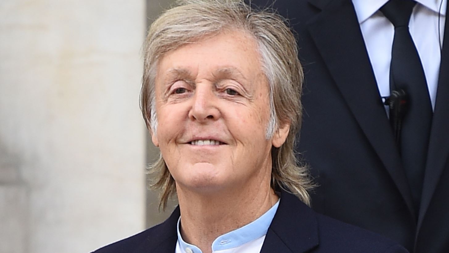 &#x39F; Paul McCartney &#x3C6;&#x3BF;&#x3C1;&#x3AC;&#x3B5;&#x3B9; Stella McCartney &#x3B3;&#x3B9;&#x3B1; &#x3BA;&#x3B1;&#x3BB;&#x3CC; &#x3C3;&#x3BA;&#x3BF;&#x3C0;&#x3CC;