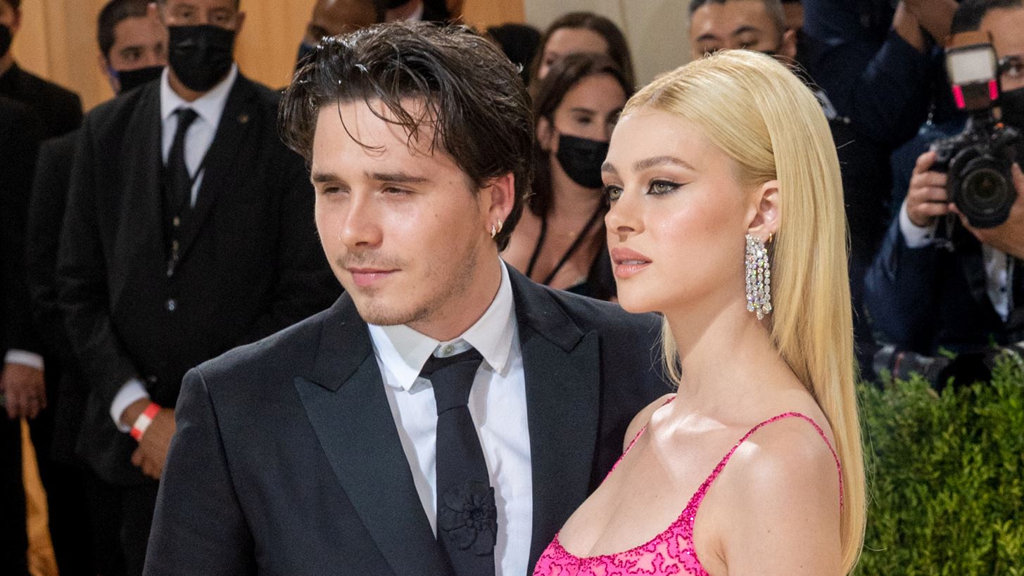 O Brooklyn Bechkam &#x3AD;&#x3BA;&#x3B1;&#x3BD;&#x3B5; &#x3C4;&#x3B1;&#x3C4;&#x3BF;&#x3C5;&#x3AC;&#x3B6; &#x3C4;&#x3BF;&#x3C5;&#x3C2; &#x3B3;&#x3B1;&#x3BC;&#x3AE;&#x3BB;&#x3B9;&#x3BF;&#x3C5;&#x3C2; &#x3CC;&#x3C1;&#x3BA;&#x3BF;&#x3C5;&#x3C2; &#x3C4;&#x3BF;&#x3C5; &#x3B1;&#x3C0;&#x3CC; &#x3C4;&#x3BF; &#x3B3;&#x3AC;&#x3BC;&#x3BF; &#x3C4;&#x3BF;&#x3C5; &#x3BC;&#x3B5; &#x3C4;&#x3B7; Nicola Peltz