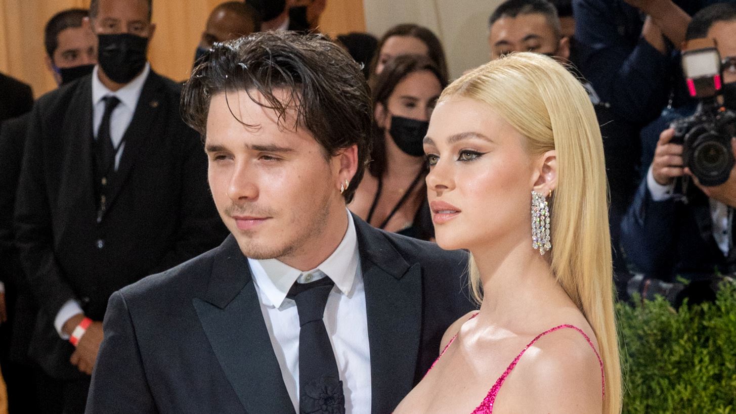 Nicola Peltz | Οι λεπτομέρειες από το εντυπωσιακό Valentino νυφικό της