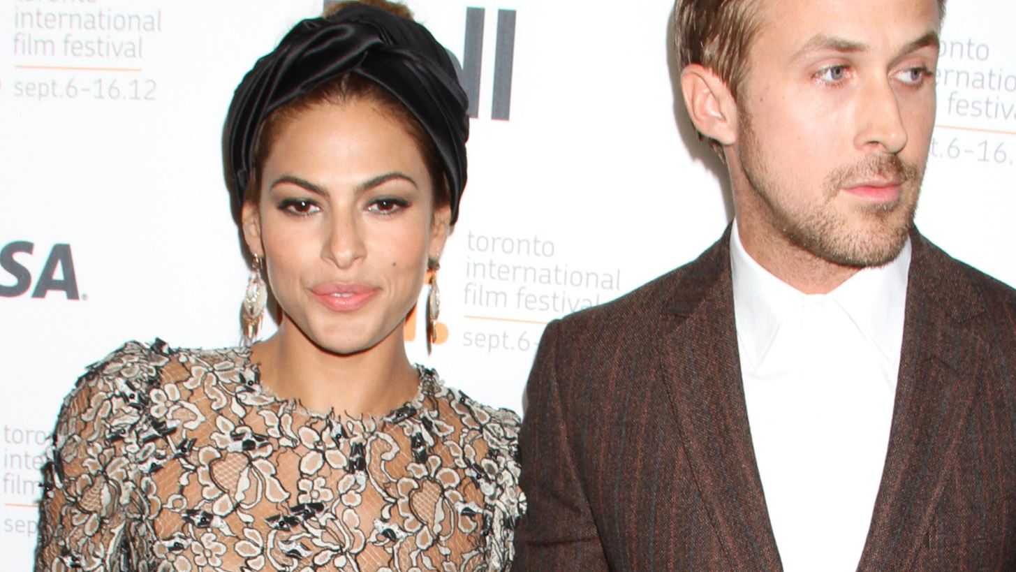 Eva Mendes | To &#x3C4;&#x3B1;&#x3C4;&#x3BF;&#x3C5;&#x3AC;&#x3B6; &#x3C0;&#x3BF;&#x3C5; &#x3B4;&#x3B5;&#x3AF;&#x3C7;&#x3BD;&#x3B5;&#x3B9; &#x3CC;&#x3C4;&#x3B9; &#x3BC;&#x3AC;&#x3BB;&#x3BB;&#x3BF;&#x3BD; &#x3AD;&#x3C7;&#x3B5;&#x3B9; &#x3C0;&#x3B1;&#x3BD;&#x3C4;&#x3C1;&#x3B5;&#x3C5;&#x3C4;&#x3B5;&#x3AF; &#x3BC;&#x3B5; &#x3C4;&#x3BF;&#x3BD; Ryan Gosling