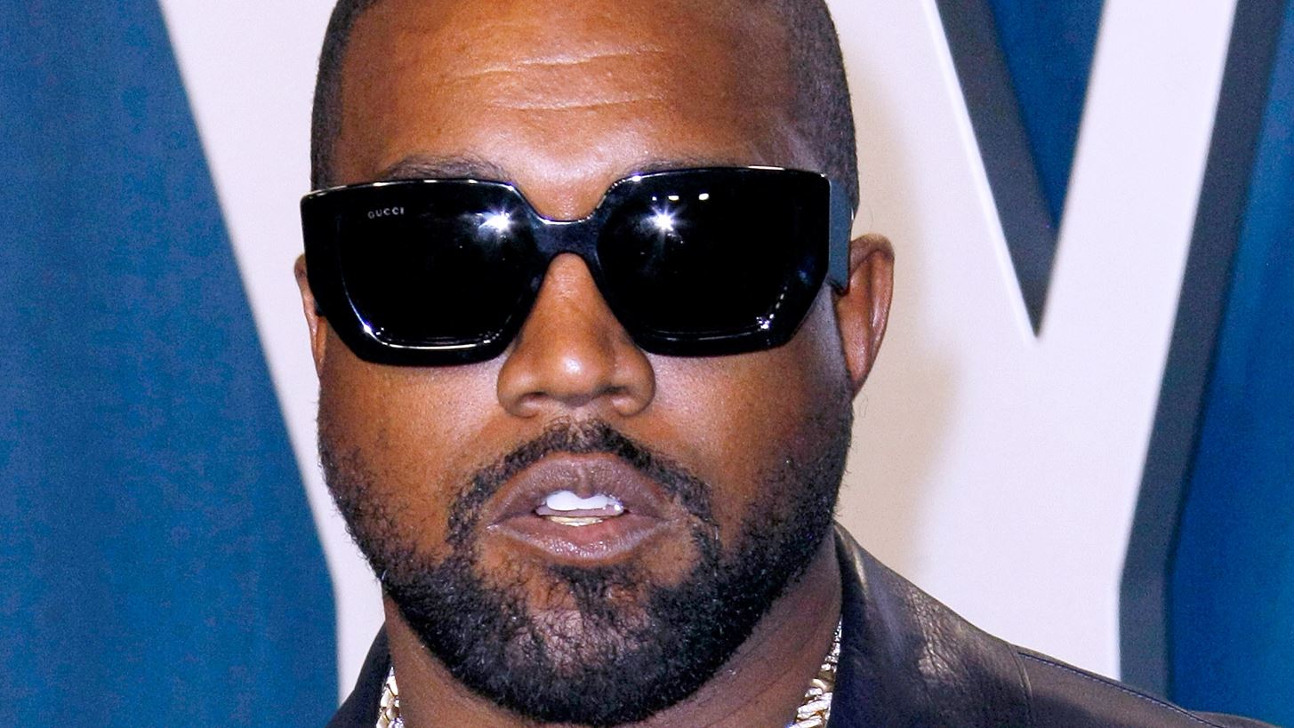 &#x39F; Kanye West &#x3C0;&#x3B1;&#x3BD;&#x3C4;&#x3C1;&#x3B5;&#x3CD;&#x3C4;&#x3B7;&#x3BA;&#x3B5; &#x3BE;&#x3B1;&#x3BD;&#x3AC; 2 &#x3BC;&#x3AE;&#x3BD;&#x3B5;&#x3C2; &#x3BC;&#x3B5;&#x3C4;&#x3AC; &#x3C4;&#x3BF; &#x3B4;&#x3B9;&#x3B1;&#x3B6;&#x3CD;&#x3B3;&#x3B9;&#x3CC; &#x3C4;&#x3BF;&#x3C5; - &#x3A0;&#x3BF;&#x3B9;&#x3B1; &#x3B5;&#x3AF;&#x3BD;&#x3B1;&#x3B9; &#x3B7; &#x3BD;&#x3AD;&#x3B1; &#x3C4;&#x3BF;&#x3C5; &#x3C3;&#x3CD;&#x3B6;&#x3C5;&#x3B3;&#x3BF;&#x3C2;;