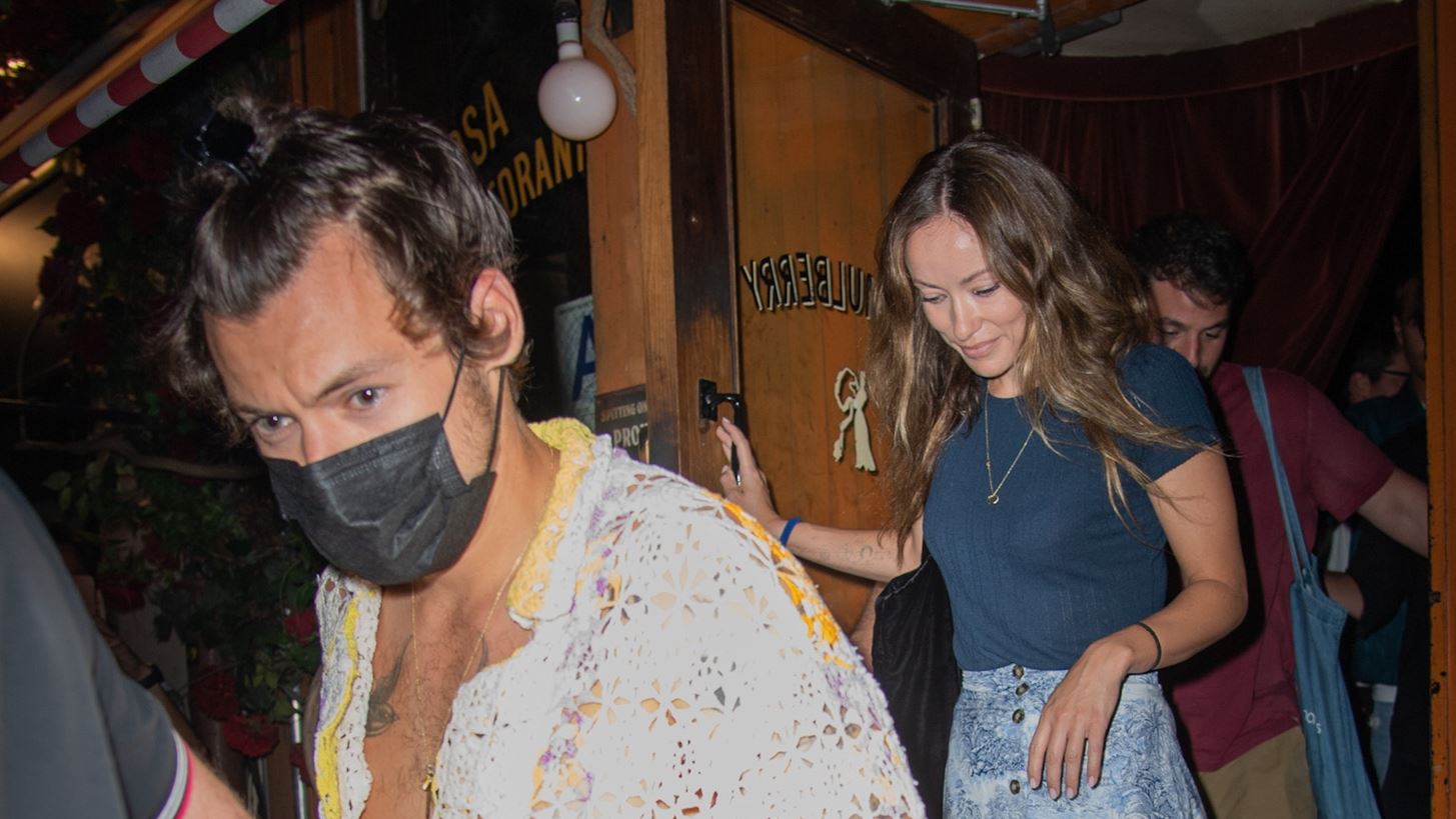 Harry Styles - Olivia Wilde | &#x3A7;&#x3CE;&#x3C1;&#x3B9;&#x3C3;&#x3B1;&#x3BD; &#x3BC;&#x3B5;&#x3C4;&#x3AC; &#x3B1;&#x3C0;&#x3CC; 2 &#x3C7;&#x3C1;&#x3CC;&#x3BD;&#x3B9;&#x3B1; &#x3C3;&#x3C7;&#x3AD;&#x3C3;&#x3B7;&#x3C2;