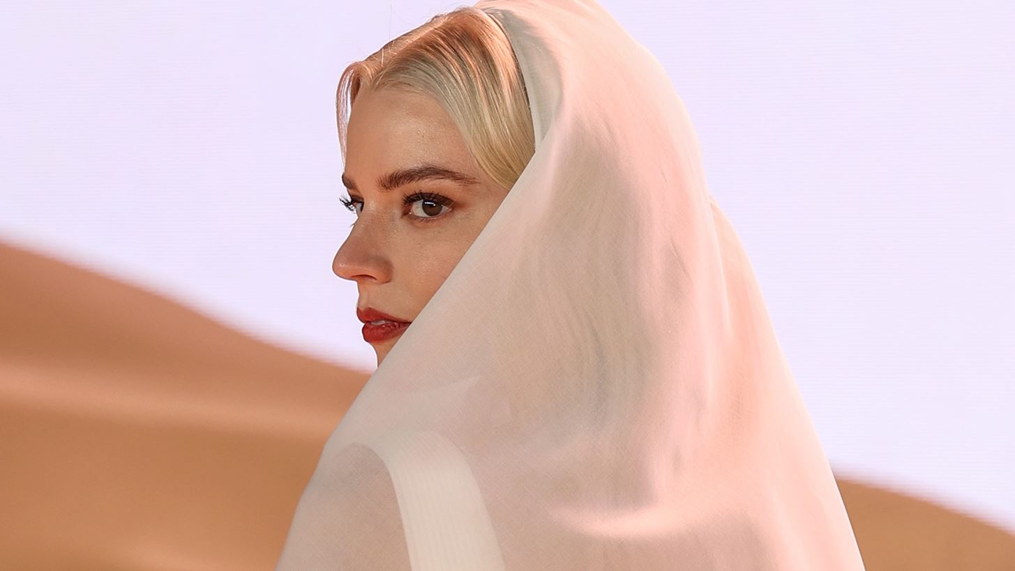 Anya Taylor-Joy | &#x397; &#x3B5;&#x3BC;&#x3C6;&#x3AC;&#x3BD;&#x3B9;&#x3C3;&#x3B7; &#x3AD;&#x3BA;&#x3C0;&#x3BB;&#x3B7;&#x3BE;&#x3B7; &#x3C0;&#x3BF;&#x3C5; &#x3B5;&#x3C0;&#x3B9;&#x3B2;&#x3B5;&#x3B2;&#x3B1;&#x3AF;&#x3C9;&#x3C3;&#x3B5; &#x3C4;&#x3B9;&#x3C2; &#x3C6;&#x3AE;&#x3BC;&#x3B5;&#x3C2;