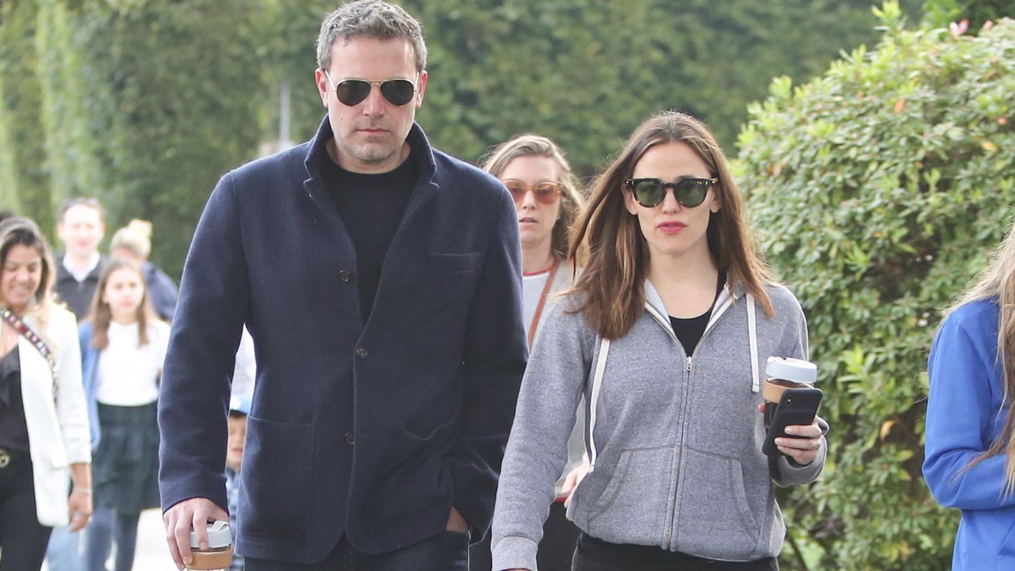 Jennifer Garner &#x3BA;&#x3B1;&#x3B9; Ben Affleck &#x3AD;&#x3BA;&#x3B1;&#x3BD;&#x3B1;&#x3BD; &#x3A0;&#x3AC;&#x3C3;&#x3C7;&#x3B1; &#x3BC;&#x3B1;&#x3B6;&#x3AF; | &#x397; &#x3B1;&#x3C0;&#x3BF;&#x3BA;&#x3AC;&#x3BB;&#x3C5;&#x3C8;&#x3B7; &#x3B3;&#x3B9;&#x3B1; &#x3C4;&#x3BF; &#x3C0;&#x3C1;&#x3CE;&#x3B7;&#x3BD; &#x3B6;&#x3B5;&#x3C5;&#x3B3;&#x3AC;&#x3C1;&#x3B9;