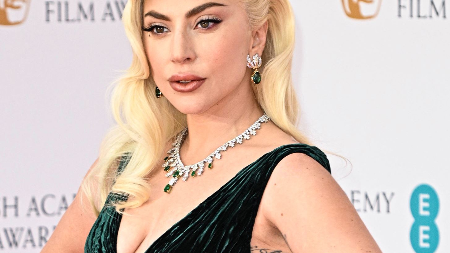 Lady Gaga | &#x3A4;&#x3BF; &#x3C6;&#x3B9;&#x3BB;&#x3AF; &#x3C3;&#x3C4;&#x3BF;&#x3BD; Tom Cruise &#x3C3;&#x3C4;&#x3B1; &#x3C0;&#x3B1;&#x3C1;&#x3B1;&#x3C3;&#x3BA;&#x3AE;&#x3BD;&#x3B9;&#x3B1; &#x3C4;&#x3B7;&#x3C2; &#x3C3;&#x3C5;&#x3BD;&#x3B1;&#x3C5;&#x3BB;&#x3AF;&#x3B1;&#x3C2; &#x3C4;&#x3B7;&#x3C2;