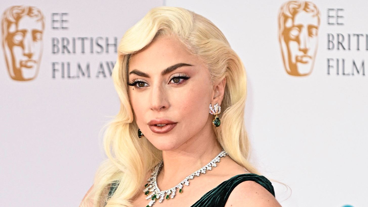 Lady Gaga | &#x3A0;&#x3B1;&#x3BD;&#x3C4;&#x3C1;&#x3B5;&#x3CD;&#x3B5;&#x3C4;&#x3B1;&#x3B9;;