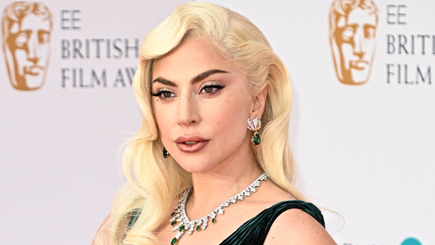 Lady Gaga | &#x397; &#x3B1;&#x3BD;&#x3B1;&#x3C4;&#x3C1;&#x3B5;&#x3C0;&#x3C4;&#x3B9;&#x3BA;&#x3AE; &#x3B5;&#x3BC;&#x3C6;&#x3AC;&#x3BD;&#x3B9;&#x3C3;&#x3B7; &#x3C3;&#x3C4;&#x3B7;&#x3BD; &#x3C0;&#x3C1;&#x3B5;&#x3BC;&#x3B9;&#x3AD;&#x3C1;&#x3B1; &#x3C4;&#x3B7;&#x3C2; &#x3BD;&#x3AD;&#x3B1;&#x3C2; &#x3C4;&#x3B7;&#x3C2; &#x3C4;&#x3B1;&#x3B9;&#x3BD;&#x3AF;&#x3B1;&#x3C2;
