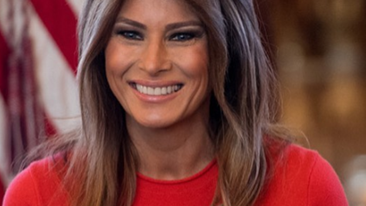 H Melania Trump &#x3B1;&#x3C0;&#x3BF;&#x3C7;&#x3C9;&#x3C1;&#x3AF;&#x3C3;&#x3C4;&#x3B7;&#x3BA;&#x3B5; &#x3C4;&#x3B1; &#x3BA;&#x3B1;&#x3C3;&#x3C4;&#x3B1;&#x3BD;&#x3AC; &#x3C4;&#x3B7;&#x3C2; &#x3BC;&#x3B1;&#x3BB;&#x3BB;&#x3B9;&#x3AC; &#x3BA;&#x3B1;&#x3B9; &#x3AD;&#x3B3;&#x3B9;&#x3BD;&#x3B5; &#x3BE;&#x3B1;&#x3BD;&#x3B8;&#x3B9;&#x3AC;