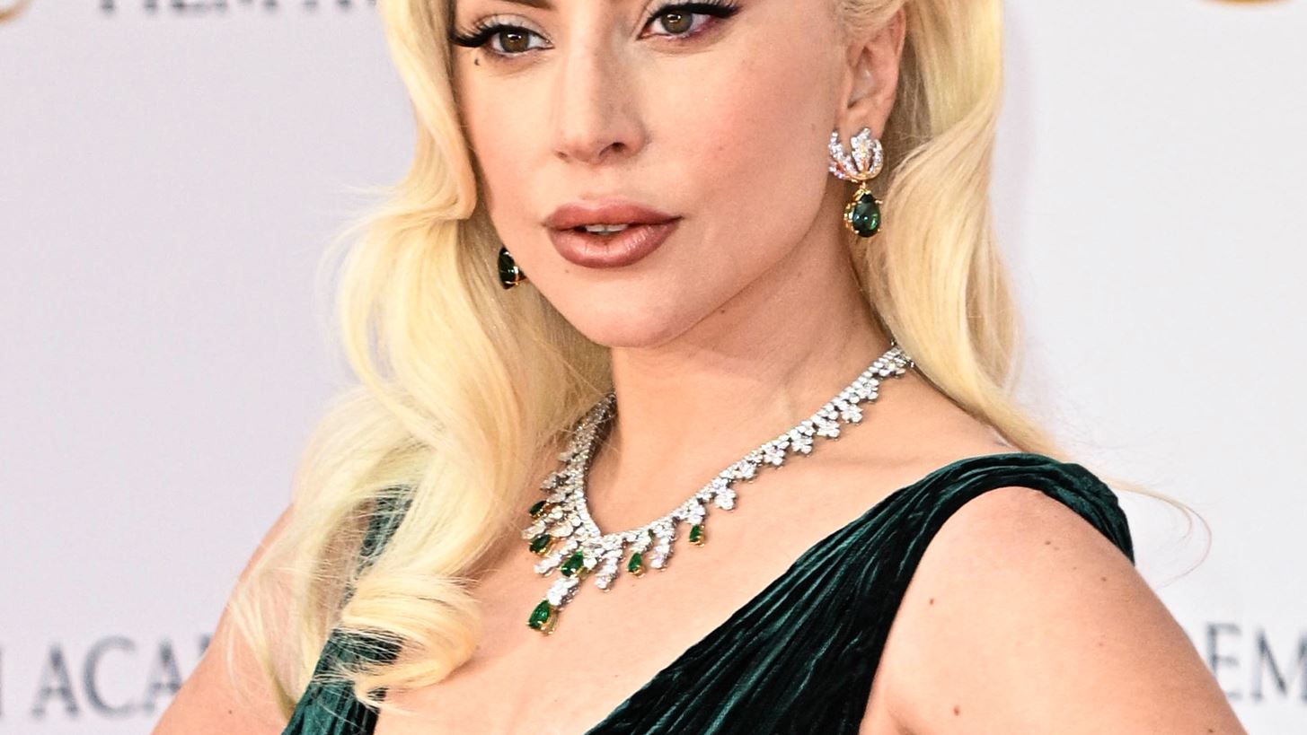 Lady Gaga | &#x395;&#x3C0;&#x3B9;&#x3B2;&#x3B5;&#x3B2;&#x3B1;&#x3AF;&#x3C9;&#x3C3;&#x3B5; &#x3CC;&#x3C4;&#x3B9; &#x3B8;&#x3B1; &#x3C3;&#x3C5;&#x3BC;&#x3C0;&#x3C1;&#x3C9;&#x3C4;&#x3B1;&#x3B3;&#x3C9;&#x3BD;&#x3B9;&#x3C3;&#x3C4;&#x3B5;&#x3AF; &#x3C3;&#x3C4;&#x3BF; sequel &#x3C4;&#x3BF;&#x3C5; &#x27;The Joker&#x27; &#x3BC;&#x3B5; &#x3C4;&#x3BF;&#x3BD; Joaquin Phoenix