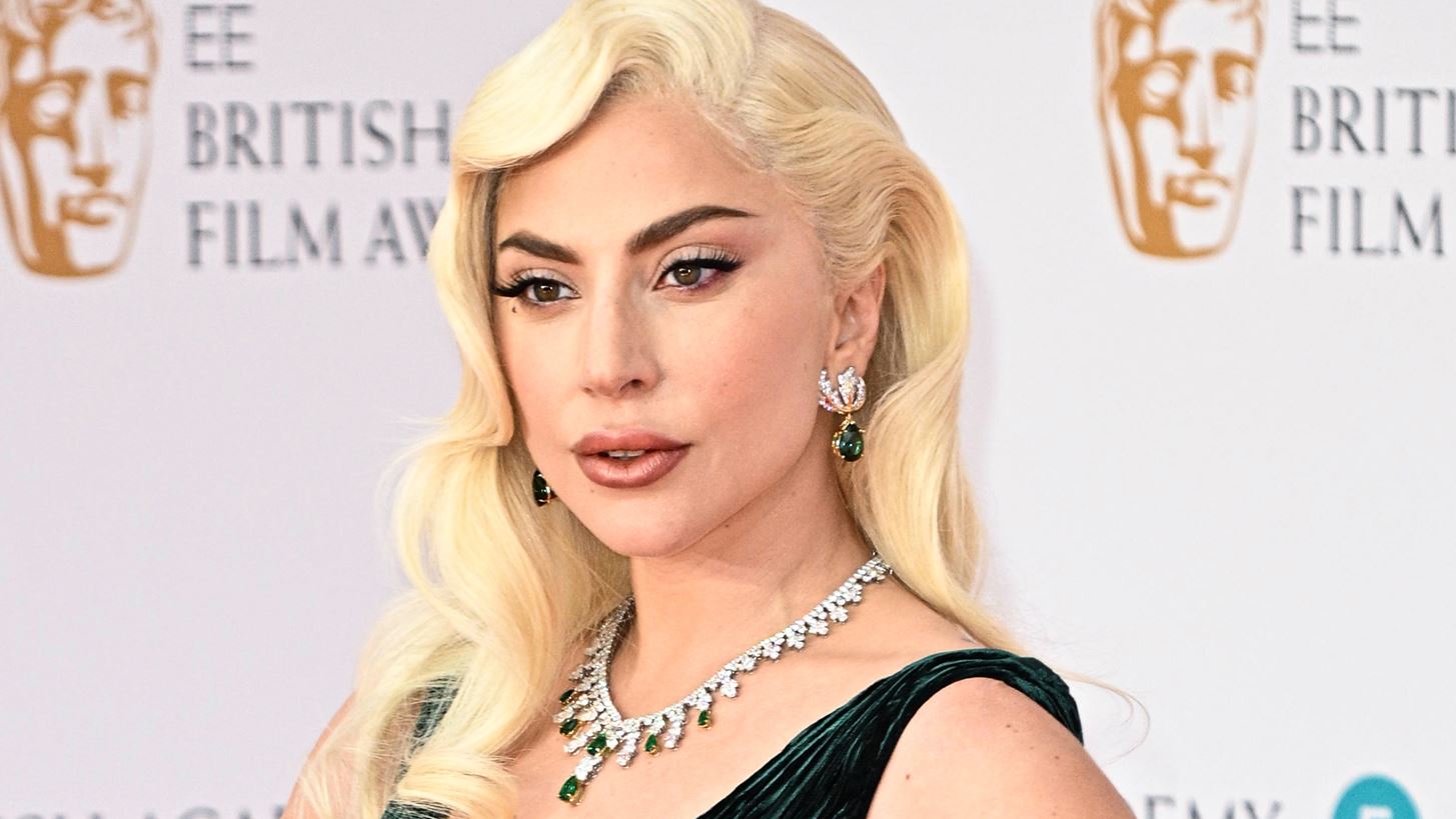 &#x397; Lady Gaga &#x3B1;&#x3BD;&#x3B1;&#x3C0;&#x3B1;&#x3C1;&#x3AE;&#x3B3;&#x3B1;&#x3B3;&#x3B5; &#x3C4;&#x3BF;&#x3BD; weird &#x3C7;&#x3BF;&#x3C1;&#x3CC; &#x3C4;&#x3B7;&#x3C2; &quot;Wednesday&quot; &#x3BA;&#x3B1;&#x3B9; &#x3AD;&#x3B3;&#x3B9;&#x3BD;&#x3B5; viral