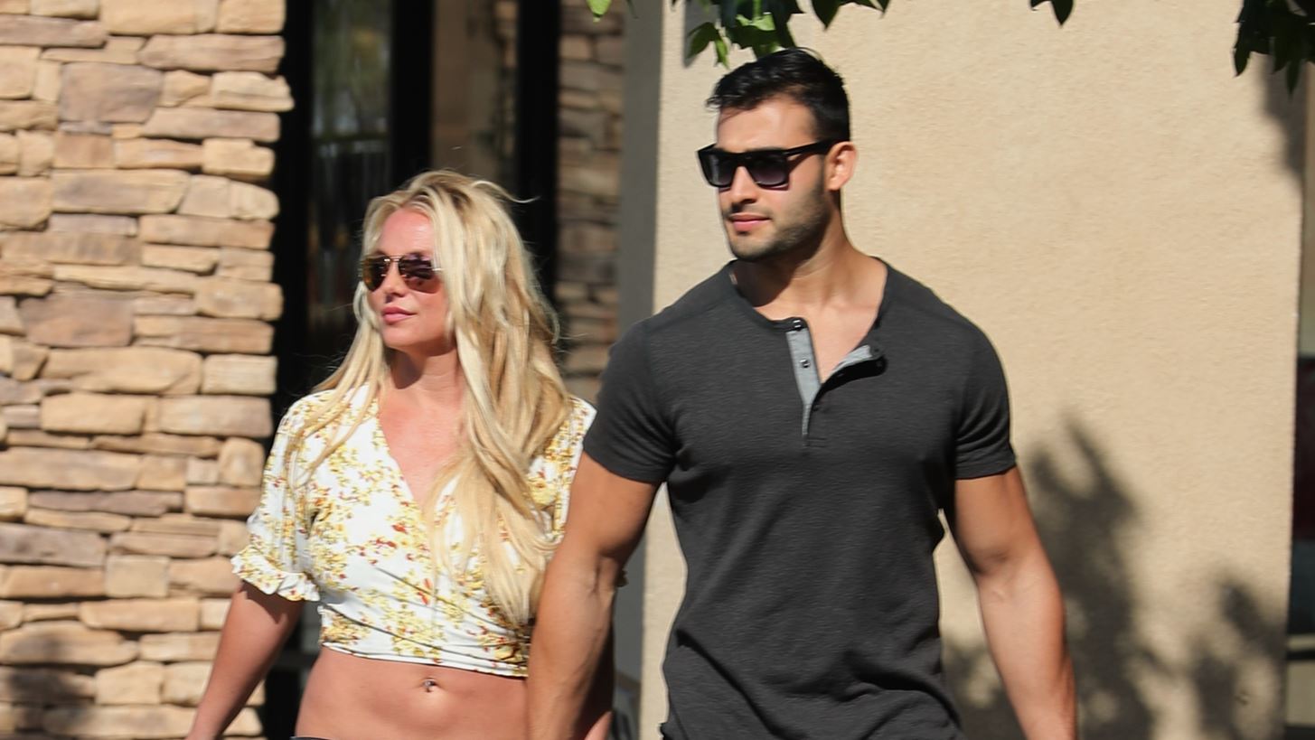 Sam Asghari | &#x391;&#x3C0;&#x3B1;&#x3BD;&#x3C4;&#x3AC; &#x3C3;&#x3B5; &#x3CC;&#x3C3;&#x3BF;&#x3C5;&#x3C2; &#x3C4;&#x3BF;&#x3BD; &#x3BA;&#x3B1;&#x3C4;&#x3B7;&#x3B3;&#x3BF;&#x3C1;&#x3BF;&#x3CD;&#x3BD; &#x3C3;&#x3C7;&#x3B5;&#x3C4;&#x3B9;&#x3BA;&#x3AC; &#x3BC;&#x3B5; &#x3C4;&#x3BF; &#x3C0;&#x3C1;&#x3BF;&#x3B3;&#x3B1;&#x3BC;&#x3B9;&#x3B1;&#x3AF;&#x3BF; &#x3C3;&#x3C5;&#x3BC;&#x3B2;&#x3CC;&#x3BB;&#x3B1;&#x3B9;&#x3BF; &#x3BC;&#x3B5; &#x3C4;&#x3B7;&#x3BD; Britney Spears