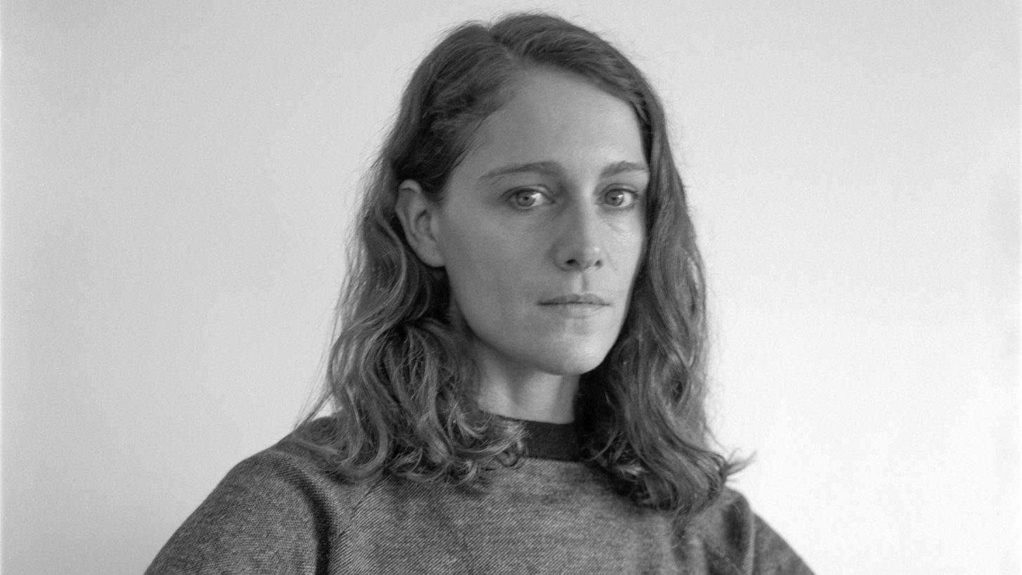 September Says | &#x397; Ariana Labed &#x3BA;&#x3B1;&#x3B9; &#x3B7; &#x3C0;&#x3C1;&#x3C9;&#x3C4;&#x3B1;&#x3B3;&#x3C9;&#x3BD;&#x3AF;&#x3C3;&#x3C4;&#x3C1;&#x3B9;&#x3AC; &#x3C4;&#x3B7;&#x3C2;, Mia Tharia, &#x3BC;&#x3B9;&#x3BB;&#x3BF;&#x3CD;&#x3BD; &#x3C3;&#x3C4;&#x3B7; Madame Figaro