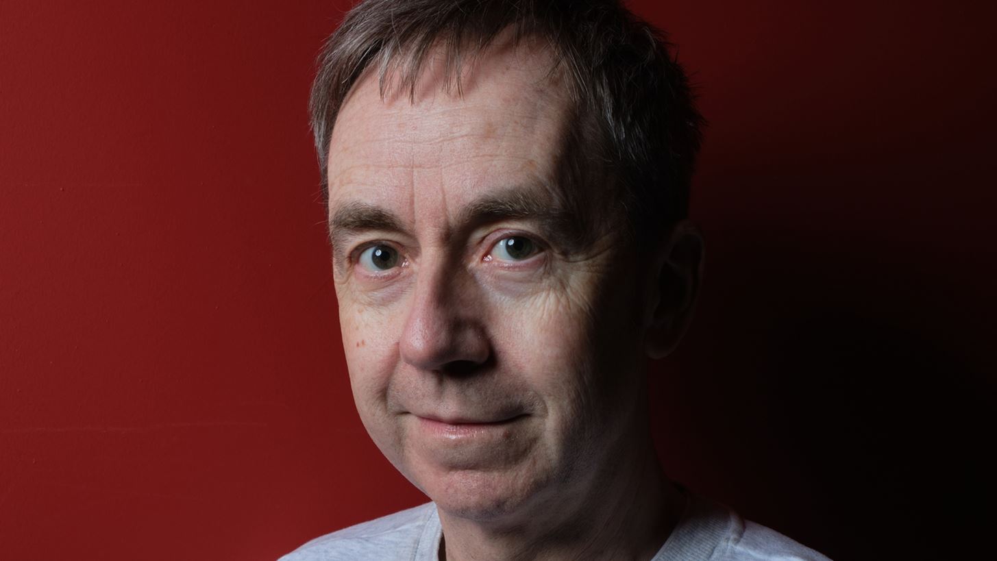 Dag Johan Haugerud | &#x39F; &#x3C3;&#x3BA;&#x3B7;&#x3BD;&#x3BF;&#x3B8;&#x3AD;&#x3C4;&#x3B7;&#x3C2; &#x3C4;&#x3B7;&#x3C2; &#x3C4;&#x3B1;&#x3B9;&#x3BD;&#x3AF;&#x3B1;&#x3C2; &#x3C0;&#x3BF;&#x3C5; &#x3B2;&#x3C1;&#x3B1;&#x3B2;&#x3B5;&#x3CD;&#x3C4;&#x3B7;&#x3BA;&#x3B5; &#x3BC;&#x3B5; &#x3C4;&#x3B7; &#x3A7;&#x3C1;&#x3C5;&#x3C3;&#x3AE; &#x386;&#x3C1;&#x3BA;&#x3C4;&#x3BF; &#x3C3;&#x3C4;&#x3BF; &#x3A6;&#x3B5;&#x3C3;&#x3C4;&#x3B9;&#x3B2;&#x3AC;&#x3BB; &#x392;&#x3B5;&#x3C1;&#x3BF;&#x3BB;&#x3AF;&#x3BD;&#x3BF;&#x3C5; 2025 &#x3BC;&#x3B9;&#x3BB;&#x3AC; &#x3C3;&#x3C4;&#x3B7; Madame Figaro