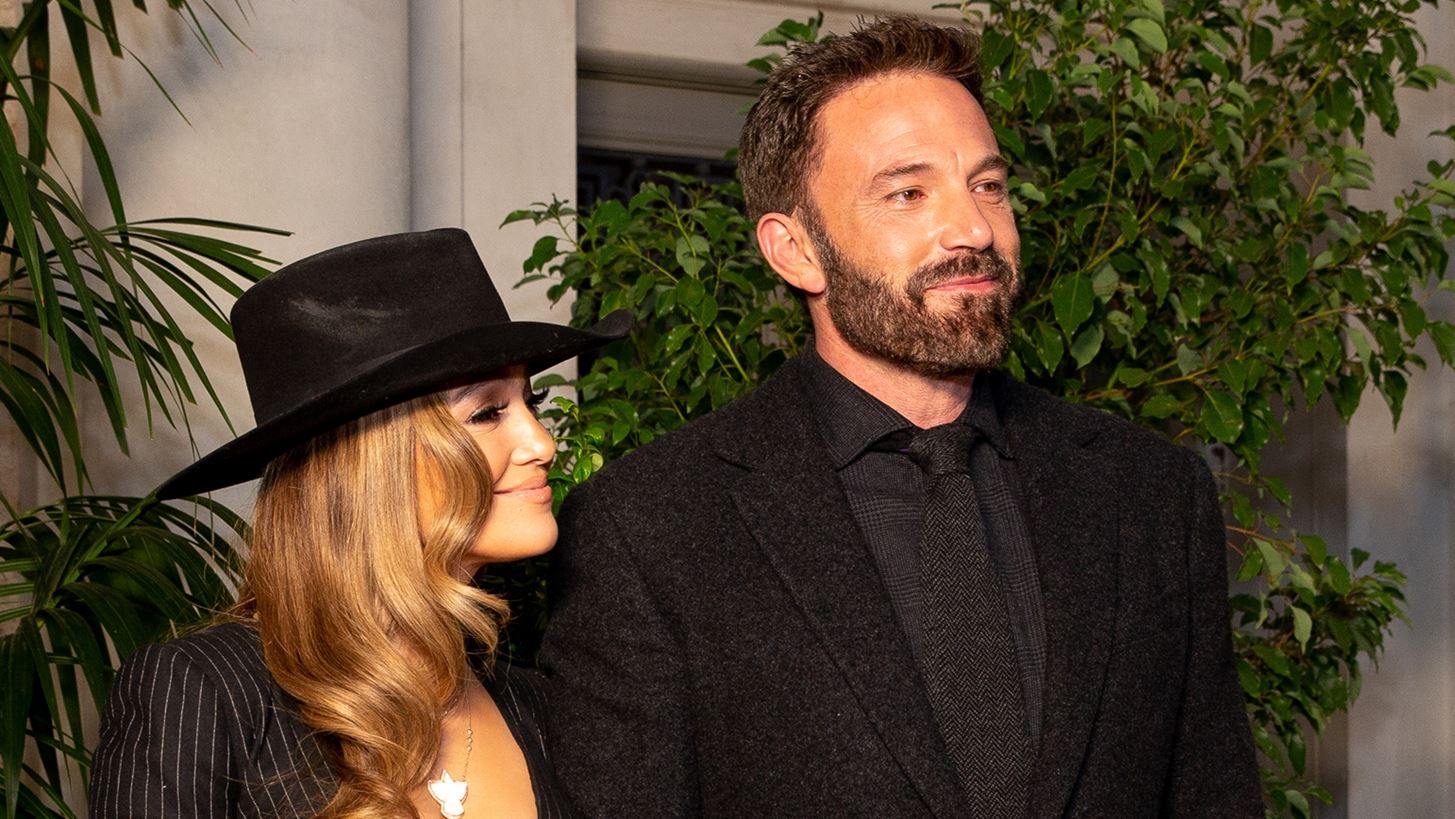 Jennifer Lopez - Ben Affleck | &#x3A0;&#x3CE;&#x3C2; &#x3C3;&#x3BA;&#x3BF;&#x3C0;&#x3B5;&#x3CD;&#x3BF;&#x3C5;&#x3BD; &#x3BD;&#x3B1; &#x3C0;&#x3B5;&#x3C1;&#x3AC;&#x3C3;&#x3BF;&#x3C5;&#x3BD; &#x3C4;&#x3B9;&#x3C2; &#x3B3;&#x3B9;&#x3BF;&#x3C1;&#x3C4;&#x3B9;&#x3BD;&#x3AD;&#x3C2; &#x3B7;&#x3BC;&#x3AD;&#x3C1;&#x3B5;&#x3C2;