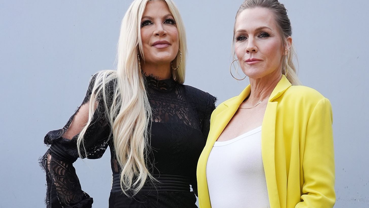 Beverly Hills 90210 | H &#x3C3;&#x3BA;&#x3B7;&#x3BD;&#x3AE; &#x3C4;&#x3B7;&#x3C2; &#x3C3;&#x3B5;&#x3B9;&#x3C1;&#x3AC;&#x3C2; &#x3C0;&#x3BF;&#x3C5; &#x3B3;&#x3CD;&#x3C1;&#x3B9;&#x3C3;&#x3B5; &#x3BE;&#x3B1;&#x3BD;&#x3AC; &#x3B7; Tori Spelling &#x3BC;&#x3B5; &#x3C4;&#x3B7;&#x3BD; Jennie Garth 23 &#x3C7;&#x3C1;&#x3CC;&#x3BD;&#x3B9;&#x3B1; &#x3BC;&#x3B5;&#x3C4;&#x3AC;