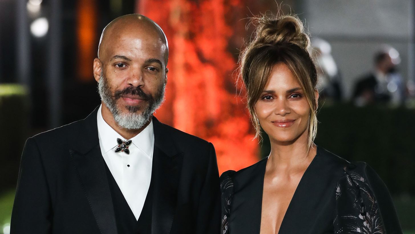 &#x397; Halle Berry &#x3BE;&#x3B5;&#x3BA;&#x3B1;&#x3B8;&#x3B1;&#x3C1;&#x3AF;&#x3B6;&#x3B5;&#x3B9; &#x3C4;&#x3B1; &#x3C0;&#x3C1;&#x3AC;&#x3B3;&#x3BC;&#x3B1;&#x3C4;&#x3B1; &#x3B3;&#x3B9;&#x3B1; &#x3C4;&#x3BF; &#x3B1;&#x3BD; &#x3C0;&#x3C1;&#x3AC;&#x3B3;&#x3BC;&#x3B1;&#x3C4;&#x3B9; &#x3C0;&#x3B1;&#x3BD;&#x3C4;&#x3C1;&#x3B5;&#x3CD;&#x3C4;&#x3B7;&#x3BA;&#x3B5;