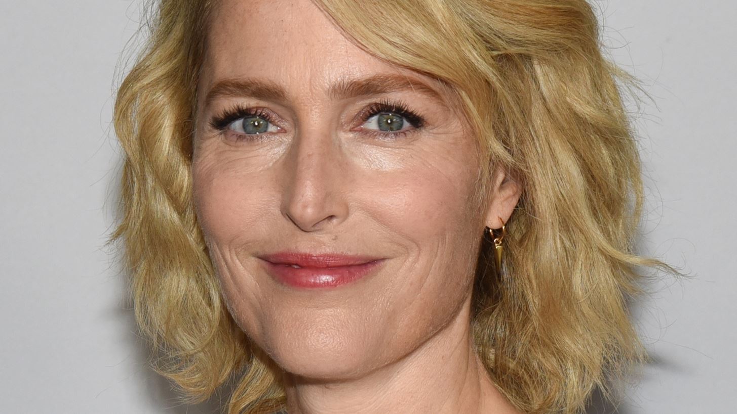 Gillian Anderson | &#x3A4;&#x3BF; &#x3C6;&#x3CC;&#x3C1;&#x3B5;&#x3BC;&#x3B1; &#x3BC;&#x3B5; &#x3C4;&#x3B1; &#x3BA;&#x3B5;&#x3BD;&#x3C4;&#x3B7;&#x3BC;&#x3AD;&#x3BD;&#x3B1; &#x3B1;&#x3B9;&#x3B4;&#x3BF;&#x3AF;&#x3B1; &#x3C0;&#x3BF;&#x3C5; &#x3B5;&#x3C0;&#x3AD;&#x3BB;&#x3B5;&#x3BE;&#x3B5; &#x3C3;&#x3C4;&#x3B9;&#x3C2; &#x3A7;&#x3C1;&#x3C5;&#x3C3;&#x3AD;&#x3C2; &#x3A3;&#x3C6;&#x3B1;&#x3AF;&#x3C1;&#x3B5;&#x3C2;