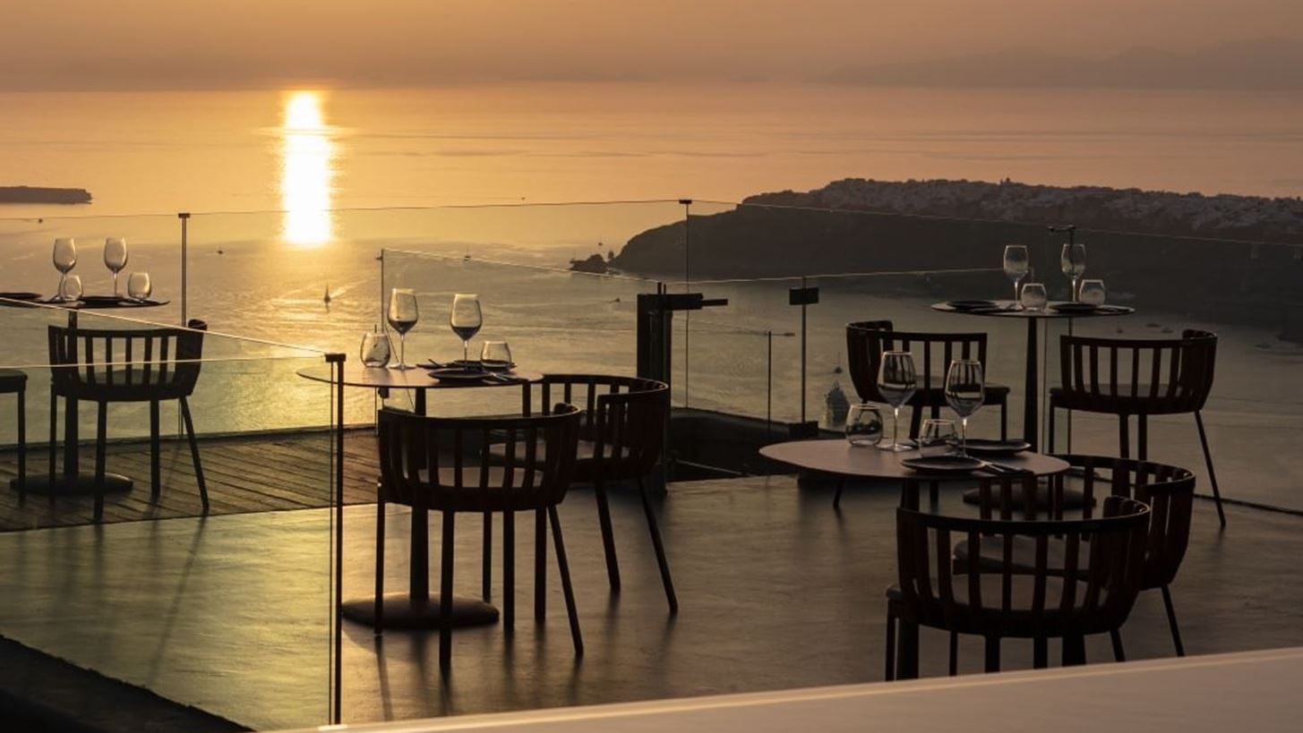 Fine Dining News | &#x3A4;&#x3C1;&#x3B5;&#x3B9;&#x3C2; &#x3B2;&#x3C1;&#x3B1;&#x3B2;&#x3B5;&#x3C5;&#x3BC;&#x3AD;&#x3BD;&#x3BF;&#x3B9; &#x3C3;&#x3B5;&#x3C6; &#x3C4;&#x3BF;&#x3C5; &#x3B5;&#x3BE;&#x3C9;&#x3C4;&#x3B5;&#x3C1;&#x3B9;&#x3BA;&#x3BF;&#x3CD; &#x3AD;&#x3C1;&#x3C7;&#x3BF;&#x3BD;&#x3C4;&#x3B1;&#x3B9; &#x3C3;&#x3C4;&#x3B7;&#x3BD; &#x395;&#x3BB;&#x3BB;&#x3AC;&#x3B4;&#x3B1; &#x3B3;&#x3B9;&#x3B1; &#x3C4;&#x3C1;&#x3B5;&#x3B9;&#x3C2; &#x3B4;&#x3B9;&#x3B1;&#x3C6;&#x3BF;&#x3C1;&#x3B5;&#x3C4;&#x3B9;&#x3BA;&#x3AD;&#x3C2; &#x3B3;&#x3B1;&#x3C3;&#x3C4;&#x3C1;&#x3BF;&#x3BD;&#x3BF;&#x3BC;&#x3B9;&#x3BA;&#x3AD;&#x3C2; &#x3C3;&#x3C5;&#x3BD;&#x3B1;&#x3BD;&#x3C4;&#x3AE;&#x3C3;&#x3B5;&#x3B9;&#x3C2;