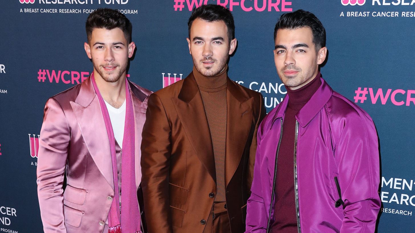 &#x39F; Joe Jonas &#x3B5;&#x3CD;&#x3C7;&#x3B5;&#x3C4;&#x3B1;&#x3B9; &#x3C3;&#x3C4;&#x3BF;&#x3BD; &#x3B1;&#x3B4;&#x3B5;&#x3C1;&#x3C6;&#x3CC; &#x3C4;&#x3BF;&#x3C5;, Nick, &#x3B3;&#x3B9;&#x3B1; &#x3C4;&#x3B1; &#x3B3;&#x3B5;&#x3BD;&#x3AD;&#x3B8;&#x3BB;&#x3B9;&#x3AC; &#x3C4;&#x3BF;&#x3C5; &#x3BC;&#x3B5; &#x3BC;&#x3B9;&#x3B1; &#x3B3;&#x3BB;&#x3C5;&#x3BA;&#x3B9;&#x3AC; throwback &#x3C6;&#x3C9;&#x3C4;&#x3BF;&#x3B3;&#x3C1;&#x3B1;&#x3C6;&#x3AF;&#x3B1;