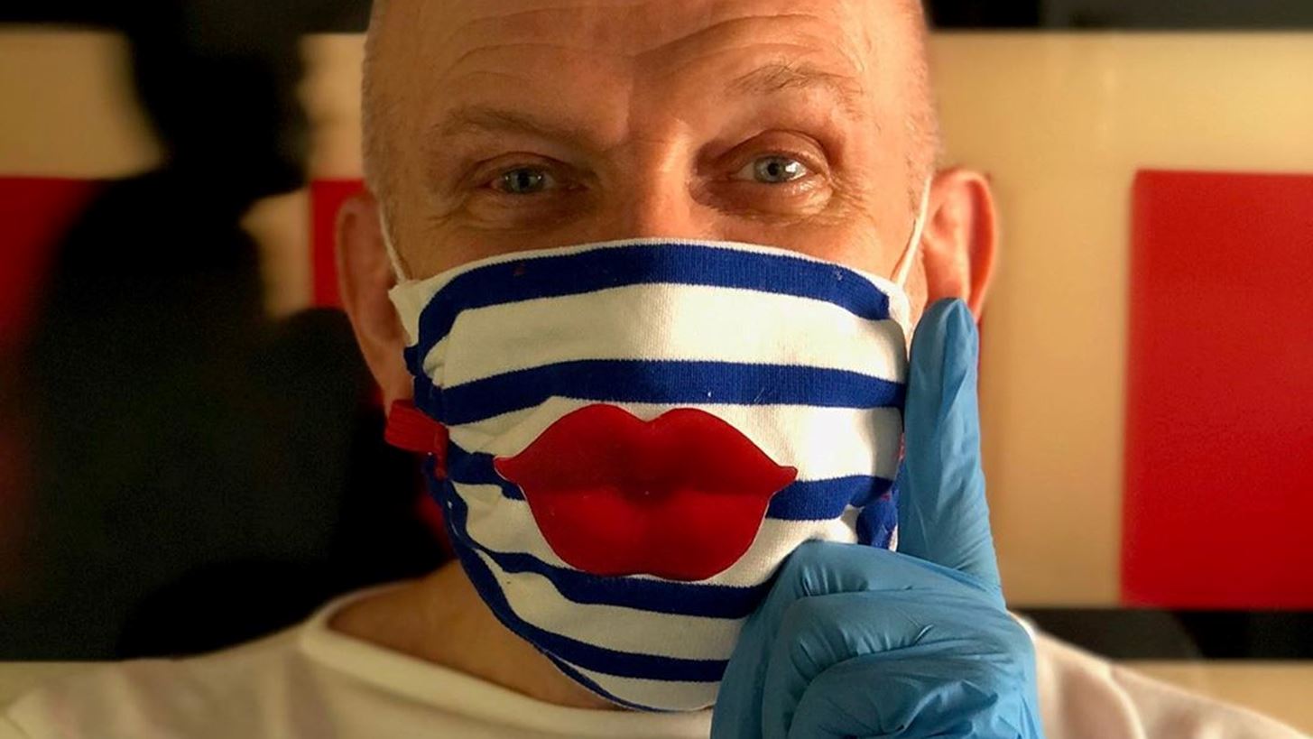 O Jean Paul Gaultier &#x3B4;&#x3B7;&#x3BC;&#x3B9;&#x3BF;&#x3CD;&#x3C1;&#x3B3;&#x3B7;&#x3C3;&#x3B5; &#x3C0;&#x3C1;&#x3BF;&#x3C3;&#x3C4;&#x3B1;&#x3C4;&#x3B5;&#x3C5;&#x3C4;&#x3B9;&#x3BA;&#x3AD;&#x3C2; &#x3BC;&#x3AC;&#x3C3;&#x3BA;&#x3B5;&#x3C2; &#x3BC;&#x3B5; &#x3C4;&#x3B1; signature &#x3C3;&#x3C7;&#x3AD;&#x3B4;&#x3B9;&#x3B1; &#x3C4;&#x3BF;&#x3C5;