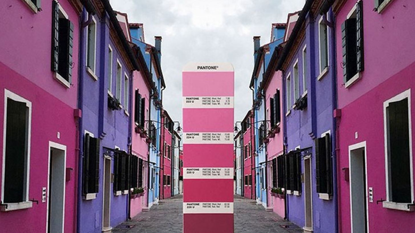 &#x388;&#x3BD;&#x3B1;&#x3C2; &#x399;&#x3C4;&#x3B1;&#x3BB;&#x3CC;&#x3C2; &#x3B3;&#x3C1;&#x3B1;&#x3C6;&#x3AF;&#x3C3;&#x3C4;&#x3B1;&#x3C2; &#x3B2;&#x3C1;&#x3AF;&#x3C3;&#x3BA;&#x3B5;&#x3B9; &#x3C7;&#x3C1;&#x3CE;&#x3BC;&#x3B1;&#x3C4;&#x3B1; &#x3C4;&#x3B7;&#x3C2; Pantone &#x3C3;&#x3B5; &#x3C4;&#x3BF;&#x3C0;&#x3AF;&#x3B1; &#x3BA;&#x3B1;&#x3B9; &#x3C0;&#x3CC;&#x3BB;&#x3B5;&#x3B9;&#x3C2; &#x3BA;&#x3B1;&#x3B9; &#x3BC;&#x3B1;&#x3C2; &#x3C4;&#x3B1;&#x3BE;&#x3B9;&#x3B4;&#x3B5;&#x3CD;&#x3B5;&#x3B9;