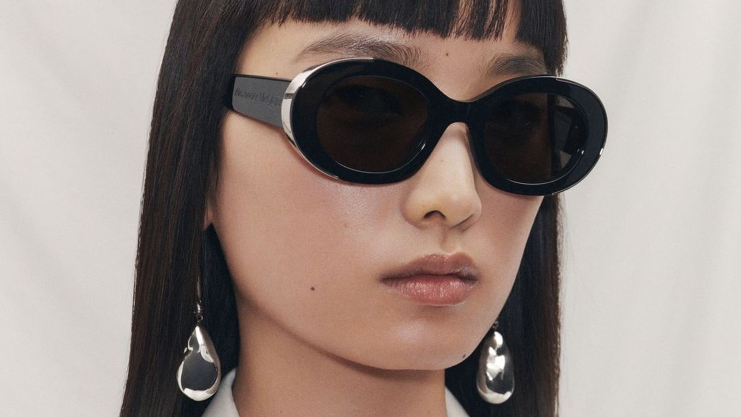 &#x3A4;&#x3B1; Alexander McQueen &#x3B3;&#x3C5;&#x3B1;&#x3BB;&#x3B9;&#x3AC; &#x3C0;&#x3BF;&#x3C5; &#x3B8;&#x3B1; &#x3C6;&#x3BF;&#x3C1;&#x3AD;&#x3C3;&#x3BF;&#x3C5;&#x3BD; &#x3BF;&#x3B9; &#x3C0;&#x3B9;&#x3BF; &#x3BA;&#x3BF;&#x3BC;&#x3C8;&#x3AD;&#x3C2; fashionistas &#x3C6;&#x3AD;&#x3C4;&#x3BF;&#x3C2; &#x3C4;&#x3BF; &#x3BA;&#x3B1;&#x3BB;&#x3BF;&#x3BA;&#x3B1;&#x3AF;&#x3C1;&#x3B9;