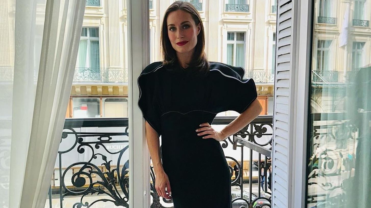 Sanna Marin | &#x397; &#x3B5;&#x3BD;&#x3C4;&#x3C5;&#x3C0;&#x3C9;&#x3C3;&#x3B9;&#x3B1;&#x3BA;&#x3AE; &#x3B5;&#x3BC;&#x3C6;&#x3AC;&#x3BD;&#x3B9;&#x3C3;&#x3B7; &#x3C3;&#x3C4;&#x3B7;&#x3BD; Paris Fashion Week
