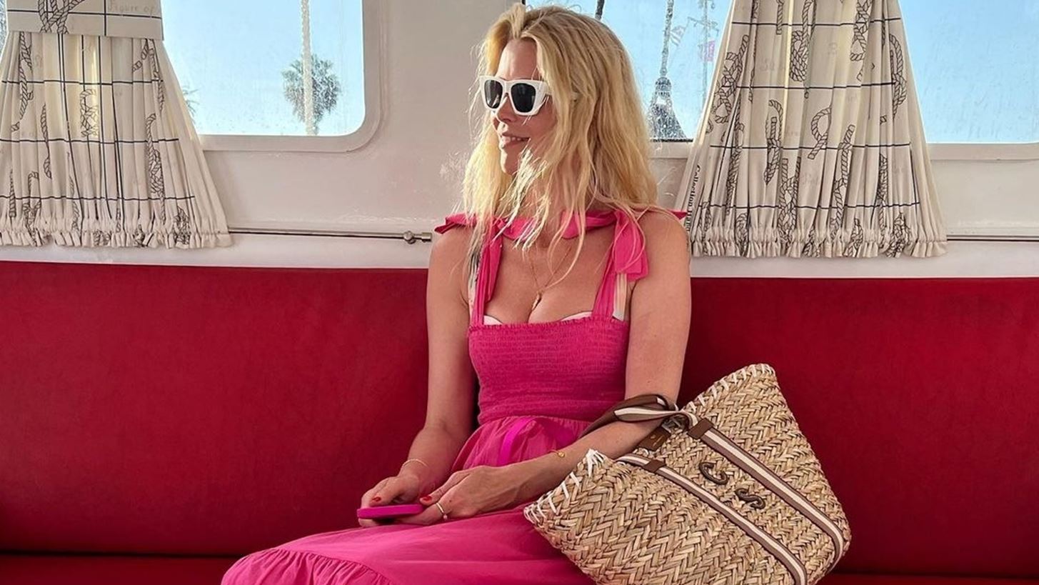 H Claudia Schiffer &#x3BA;&#x3AC;&#x3BD;&#x3B5;&#x3B9; &#x3B4;&#x3B9;&#x3B1;&#x3BA;&#x3BF;&#x3C0;&#x3AD;&#x3C2; &#x3C3;&#x3C4;&#x3B7;&#x3BD; &#x391;&#x3BD;&#x3C4;&#x3AF;&#x3C0;&#x3B1;&#x3C1;&#x3BF;