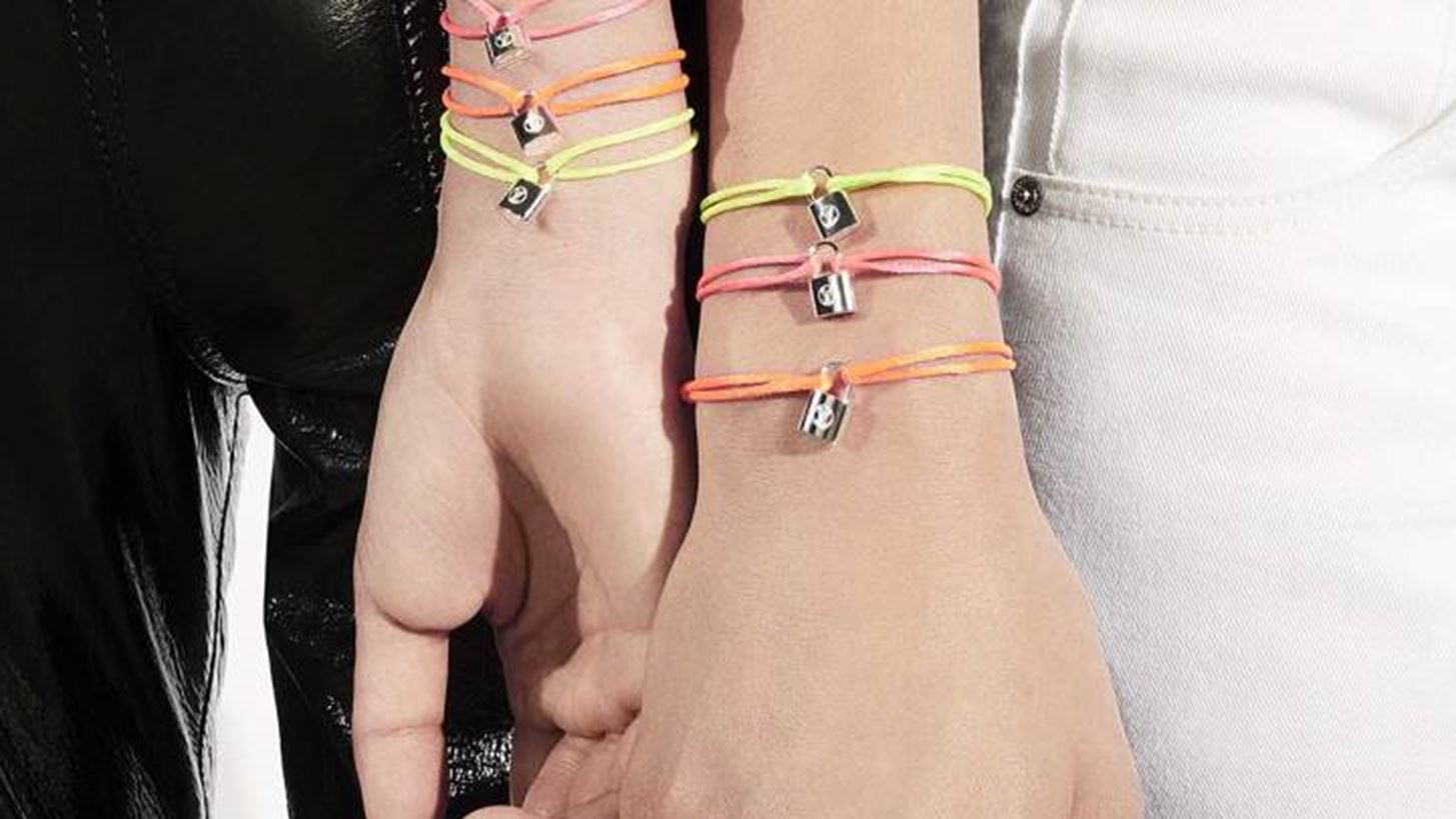 &#x39F; Louis Vuitton &#x3B5;&#x3BD;&#x3CE;&#x3BD;&#x3B5;&#x3B9; &#x3C4;&#x3B9;&#x3C2; &#x3B4;&#x3C5;&#x3BD;&#x3AC;&#x3BC;&#x3B5;&#x3B9;&#x3C2; &#x3C4;&#x3BF;&#x3C5; &#x3BC;&#x3B5; &#x3C4;&#x3B7; UNICEF &#x3B3;&#x3B9;&#x3B1; &#x3C4;&#x3C1;&#x3AF;&#x3C4;&#x3B7; &#x3C3;&#x3C5;&#x3BD;&#x3B5;&#x3C7;&#x3CC;&#x3BC;&#x3B5;&#x3BD;&#x3B7; &#x3C7;&#x3C1;&#x3BF;&#x3BD;&#x3B9;&#x3AC;