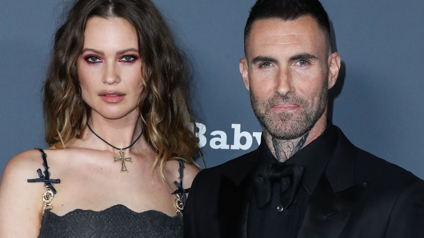 Adam Levine | &#x398;&#x3B1; &#x3B4;&#x3CE;&#x3C3;&#x3B5;&#x3B9; &#x3C3;&#x3C5;&#x3BD;&#x3AD;&#x3BD;&#x3C4;&#x3B5;&#x3C5;&#x3BE;&#x3B7; &#x3B3;&#x3B9;&#x3B1; &#x3C4;&#x3B9;&#x3C2; &#x3B1;&#x3C0;&#x3B9;&#x3C3;&#x3C4;&#x3AF;&#x3B5;&#x3C2; &#x3C3;&#x3C4;&#x3BF;&#x3BD; &#x3B3;&#x3AC;&#x3BC;&#x3BF; &#x3C4;&#x3BF;&#x3C5; &#x3BC;&#x3B5; &#x3C4;&#x3B7;&#x3BD; Behati Prinsloo;