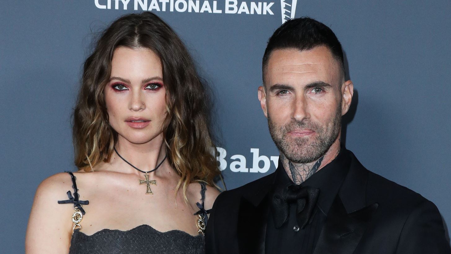 Adam Levine - Behati Prinsloo | &#x397; &#x3C3;&#x3C0;&#x3AC;&#x3BD;&#x3B9;&#x3B1; &#x3B5;&#x3BC;&#x3C6;&#x3AC;&#x3BD;&#x3B9;&#x3C3;&#x3B7; &#x3C4;&#x3C9;&#x3BD; &#x3C0;&#x3B1;&#x3B9;&#x3B4;&#x3B9;&#x3CE;&#x3BD; &#x3C4;&#x3BF;&#x3C5;&#x3C2; &#x3C3;&#x3C4;&#x3BF; &#x3BD;&#x3AD;&#x3BF; &#x3C4;&#x3C1;&#x3B1;&#x3B3;&#x3BF;&#x3CD;&#x3B4;&#x3B9; &#x3C4;&#x3C9;&#x3BD; Maroon 5