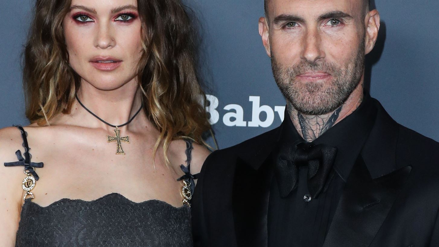 Behati Prinsloo | &#x393;&#x3AD;&#x3BD;&#x3BD;&#x3B7;&#x3C3;&#x3B5; &#x3C4;&#x3BF; &#x3C4;&#x3C1;&#x3AF;&#x3C4;&#x3BF; &#x3C4;&#x3B7;&#x3C2; &#x3C0;&#x3B1;&#x3B9;&#x3B4;&#x3AF; &#x3BC;&#x3B5; &#x3C4;&#x3BF;&#x3BD; Adam Levine
