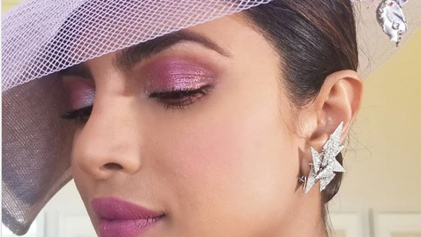 Priyanka Chopra: &#x388;&#x3BA;&#x3B1;&#x3BD;&#x3B5; &#x3C4;&#x3BF; &#x3C0;&#x3B9;&#x3BF; hot beauty look &#x3C4;&#x3BF;&#x3C5; &#x3BA;&#x3B1;&#x3BB;&#x3BF;&#x3BA;&#x3B1;&#x3B9;&#x3C1;&#x3B9;&#x3BF;&#x3CD; &#x3C3;&#x3C4;&#x3BF; &#x3B2;&#x3B1;&#x3C3;&#x3B9;&#x3BB;&#x3B9;&#x3BA;&#x3CC; &#x3B3;&#x3AC;&#x3BC;&#x3BF;