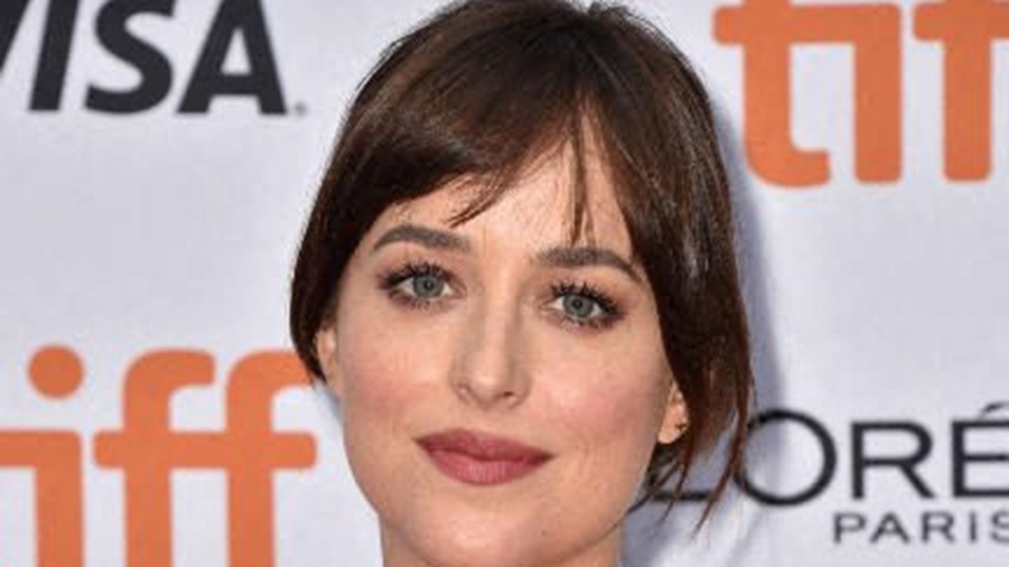 Dakota Johnson | Δες την εντυπωσιακή αλλαγή στα μαλλιά της