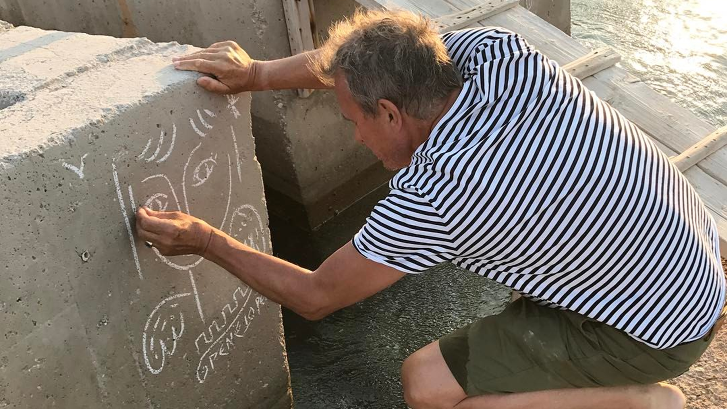 &#x3A4;&#x3BF; &#x3BA;&#x3C5;&#x3BA;&#x3BB;&#x3B1;&#x3B4;&#x3B9;&#x3BA;&#x3CC; &#x3BA;&#x3B1;&#x3BB;&#x3BF;&#x3BA;&#x3B1;&#x3AF;&#x3C1;&#x3B9; &#x3C4;&#x3BF;&#x3C5; Jean Charles de Castelbajac