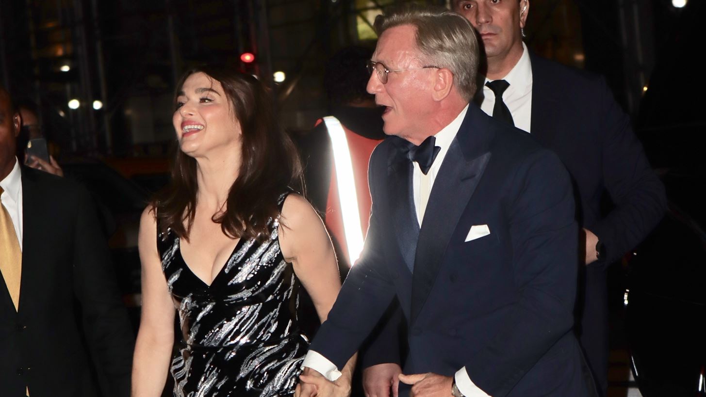 Daniel Craig | &#x39D;&#x3C4;&#x3B5;&#x3BC;&#x3C0;&#x3BF;&#x3CD;&#x3C4;&#x3BF; &#x3BC;&#x3B5; &#x3BD;&#x3AD;&#x3B1; &#x3BA;&#x3CC;&#x3BC;&#x3BC;&#x3C9;&#x3C3;&#x3B7; &#x3BA;&#x3B1;&#x3B9; &#x3C4;&#x3B7;&#x3BD; Rachel Weisz &#x3C3;&#x3C4;&#x3BF; &#x3C0;&#x3BB;&#x3B5;&#x3C5;&#x3C1;&#x3CC; &#x3C4;&#x3BF;&#x3C5;