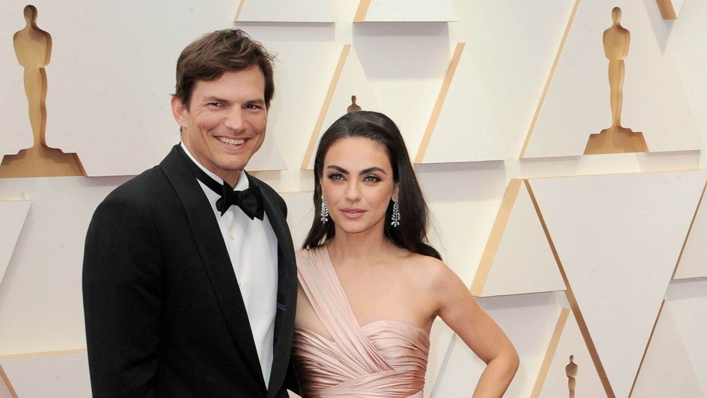 Mila Kunis - Ashton Kutcher | &#x39F; &#x3C0;&#x3B5;&#x3C1;&#x3AF;&#x3B5;&#x3C1;&#x3B3;&#x3BF;&#x3C2; &#x3BA;&#x3B1;&#x3BD;&#x3CC;&#x3BD;&#x3B1;&#x3C2; &#x3C0;&#x3BF;&#x3C5; &#x3B1;&#x3BA;&#x3BF;&#x3BB;&#x3BF;&#x3C5;&#x3B8;&#x3BF;&#x3CD;&#x3BD; &#x3C3;&#x3C4;&#x3BF; &#x3C3;&#x3C0;&#x3AF;&#x3C4;&#x3B9; &#x3BC;&#x3B5; &#x3C4;&#x3B1; &#x3C0;&#x3B1;&#x3B9;&#x3B4;&#x3B9;&#x3AC; &#x3C4;&#x3BF;&#x3C5;&#x3C2;